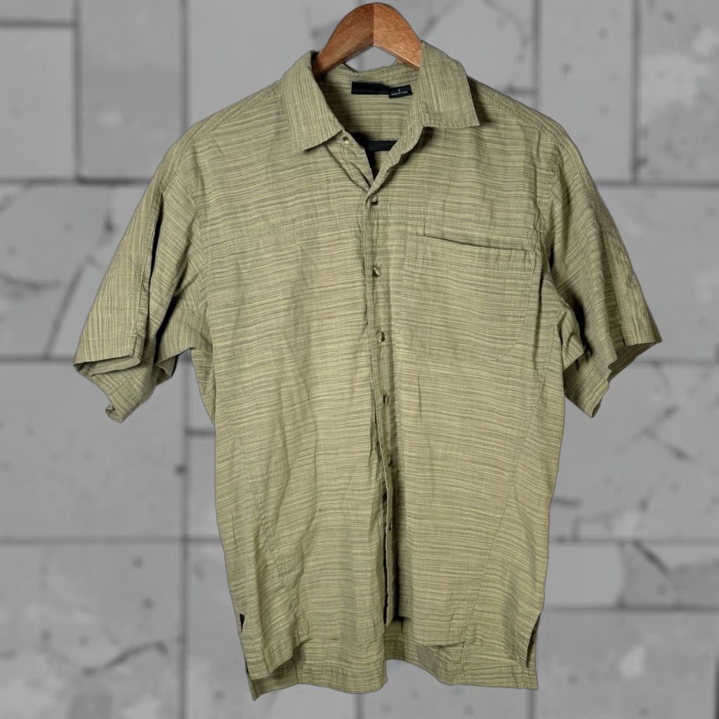 Mountain Hardwear Mountain Hardwear Short Sleeve Button-Down Shirt Mens Size S Green Shirt Size US S / EU 44-46 / 1 - 1 Thumbnail