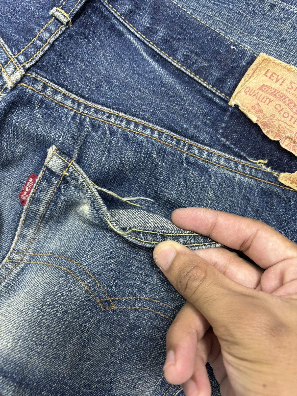 Levi's 🔥VTG 501 BIG E SELVEDGE DISTRESSED DENIM JEANS Size US 32 / EU 48 - 19 Thumbnail