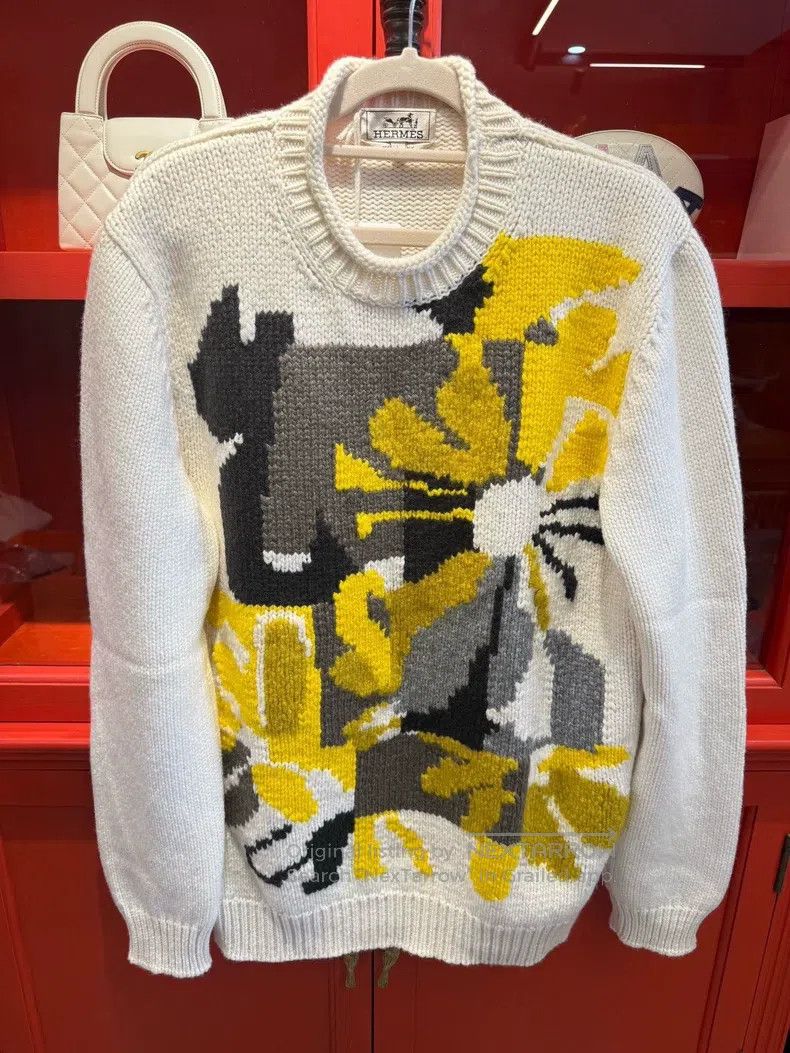 Hermes Hermes Men's Cashmere Sweater with Yellow Floral Handwork Size US L / EU 52-54 / 3 - 1 Thumbnail