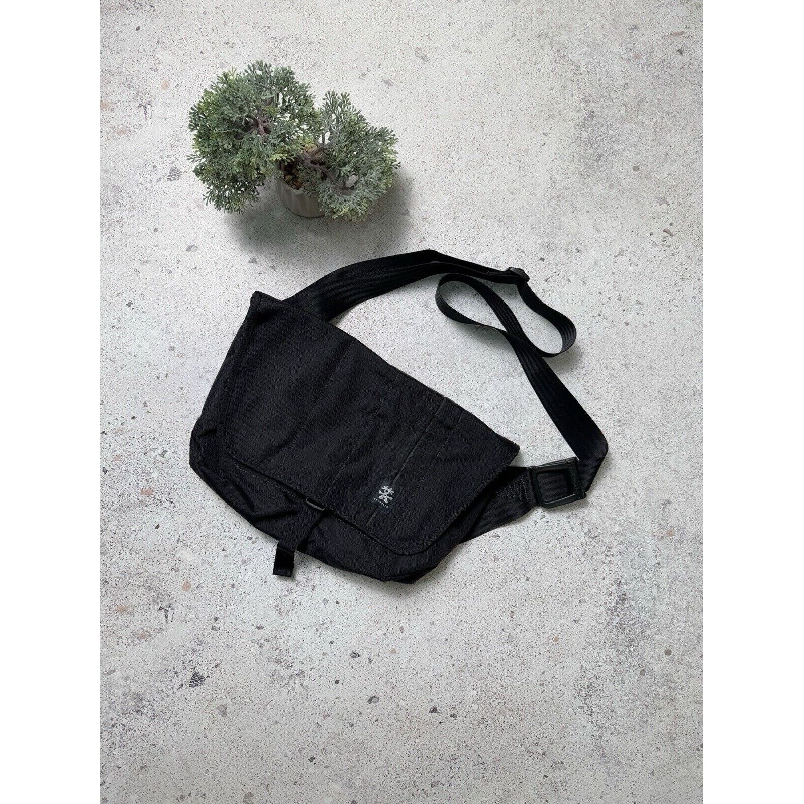Crumpler Dinky Di Messenger Laptop Bag M Black Unisex, Men's