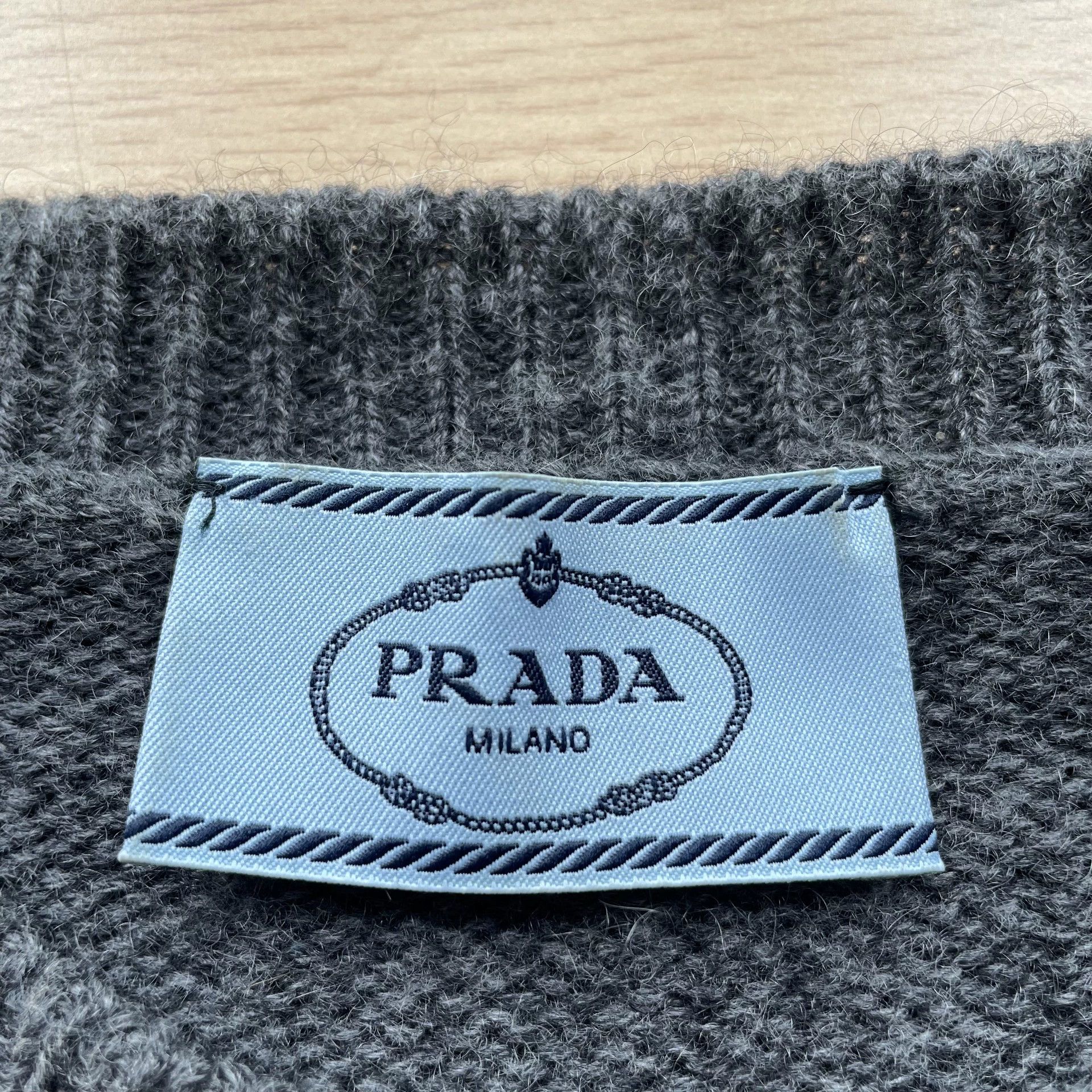 Prada PRADA SS25 Womens Logo Gray Short Crewneck Tee 40 Size S / US 4 / IT 40 - 5 Thumbnail