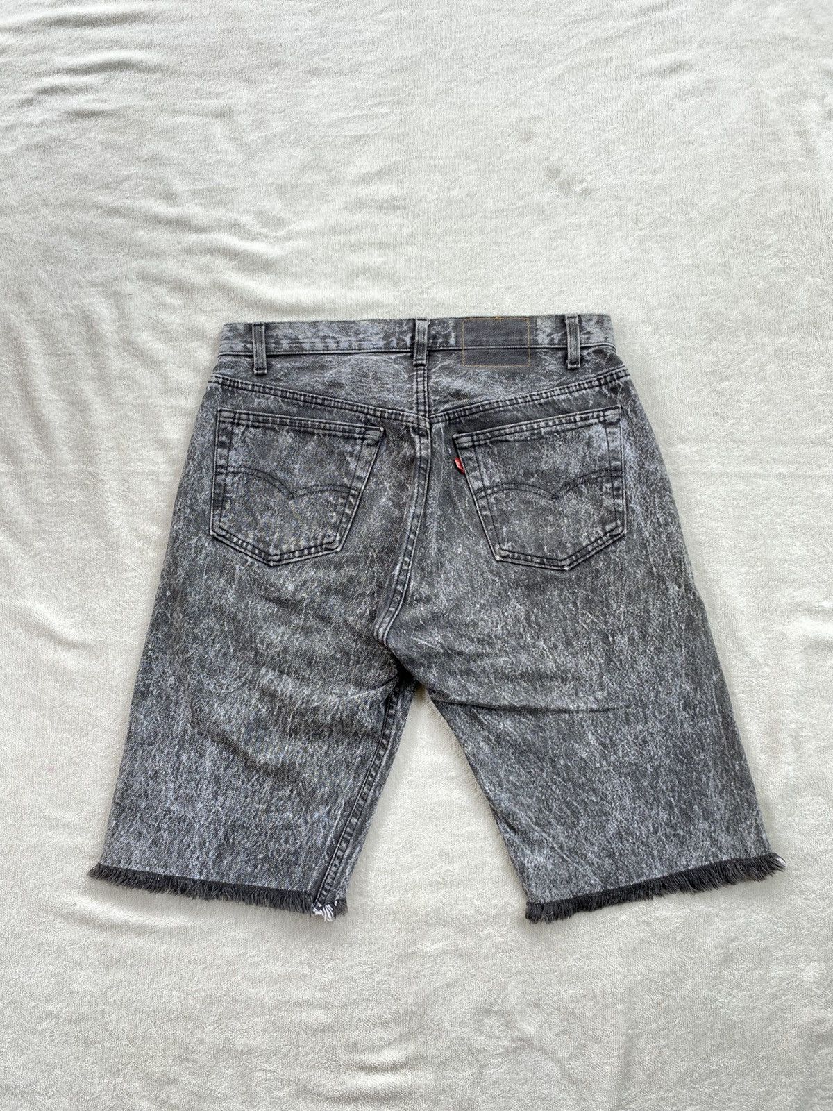 Levi's LEVIS SHORT PANTS DISTRESSED DENIM Size US 33 - 6 Thumbnail