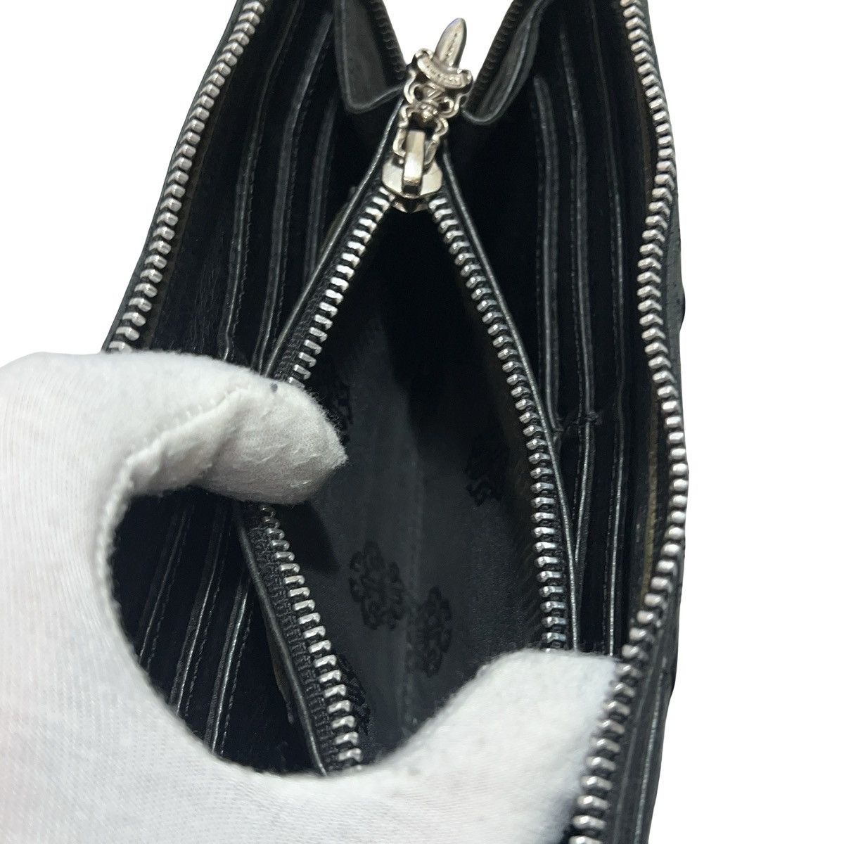 Chrome Hearts CHROME HEARTS Cemetery Cross Patch Round Zip Wallet Black Size ONE SIZE - 8 Thumbnail