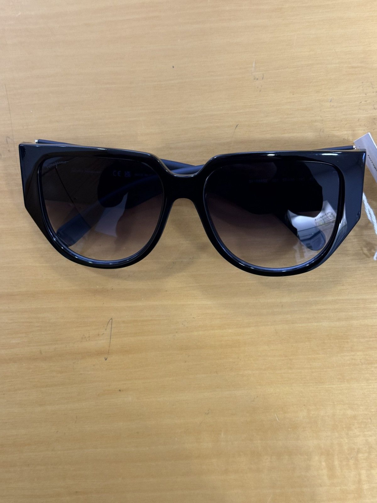 Salvatore Ferragamo Ferragamo Sunglasses SF1088SE 001 Size ONE SIZE - 6 Thumbnail
