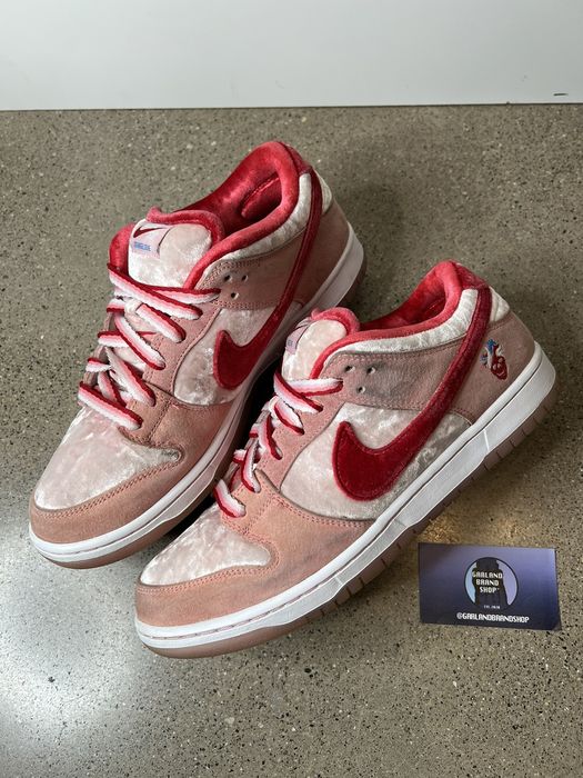 strange love nike sb
