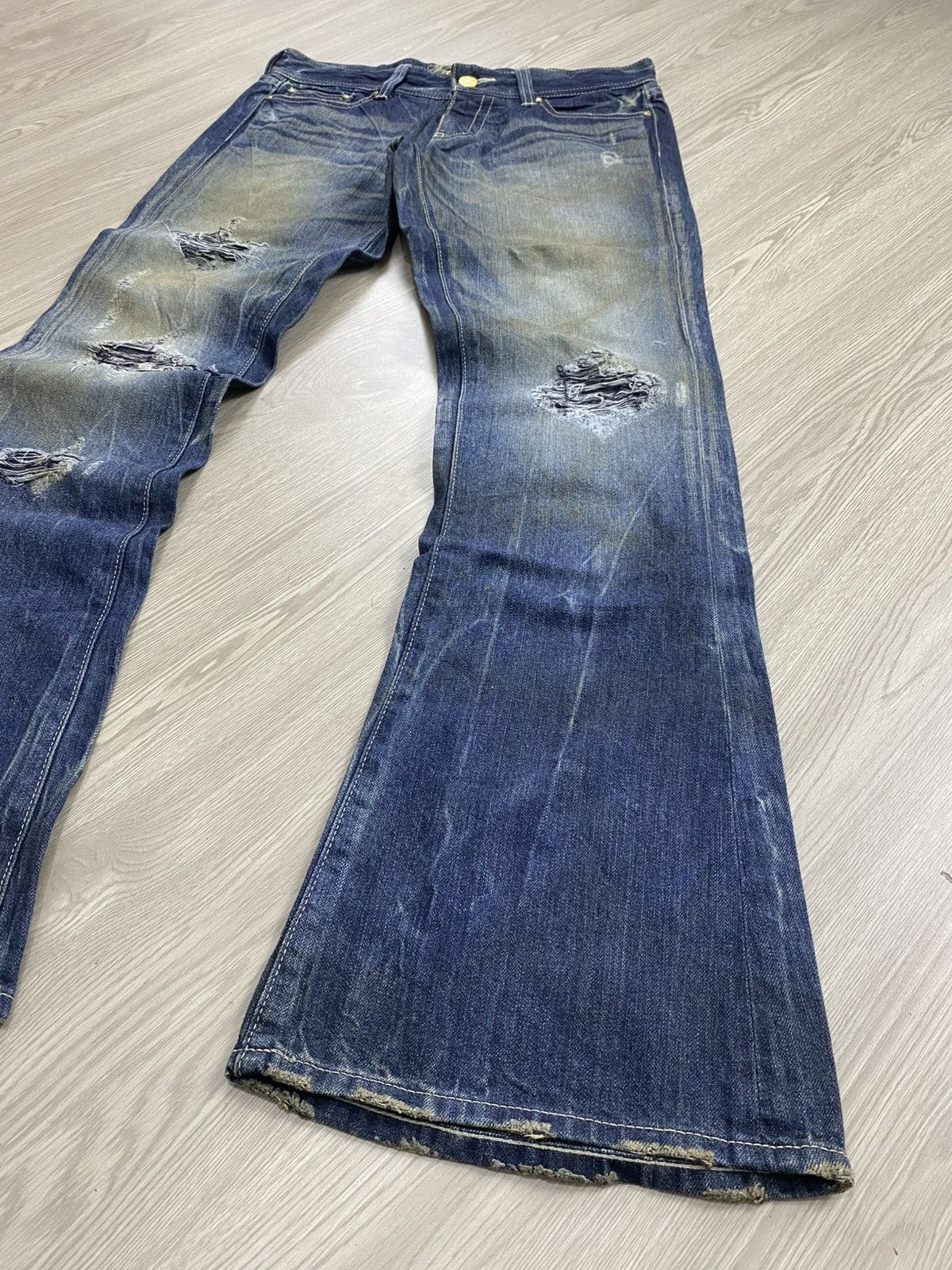 GOSTAR DE FUGA × If Six Was Nine × Le Grande Bleu (L.G.B.) 2000s Vanquish Gold Distressed Punk Y2K Lgb Flared Jeans Size US 32 / EU 48 - 4 Thumbnail