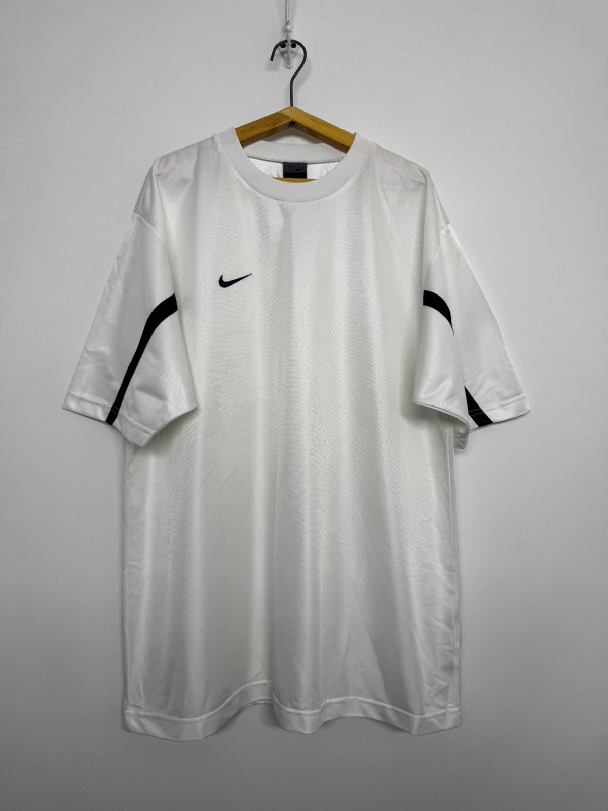 Nike Vintage Y2k Nike Swoosh Logo T-Shirt Size US L / EU 52-54 / 3 - 5 Thumbnail