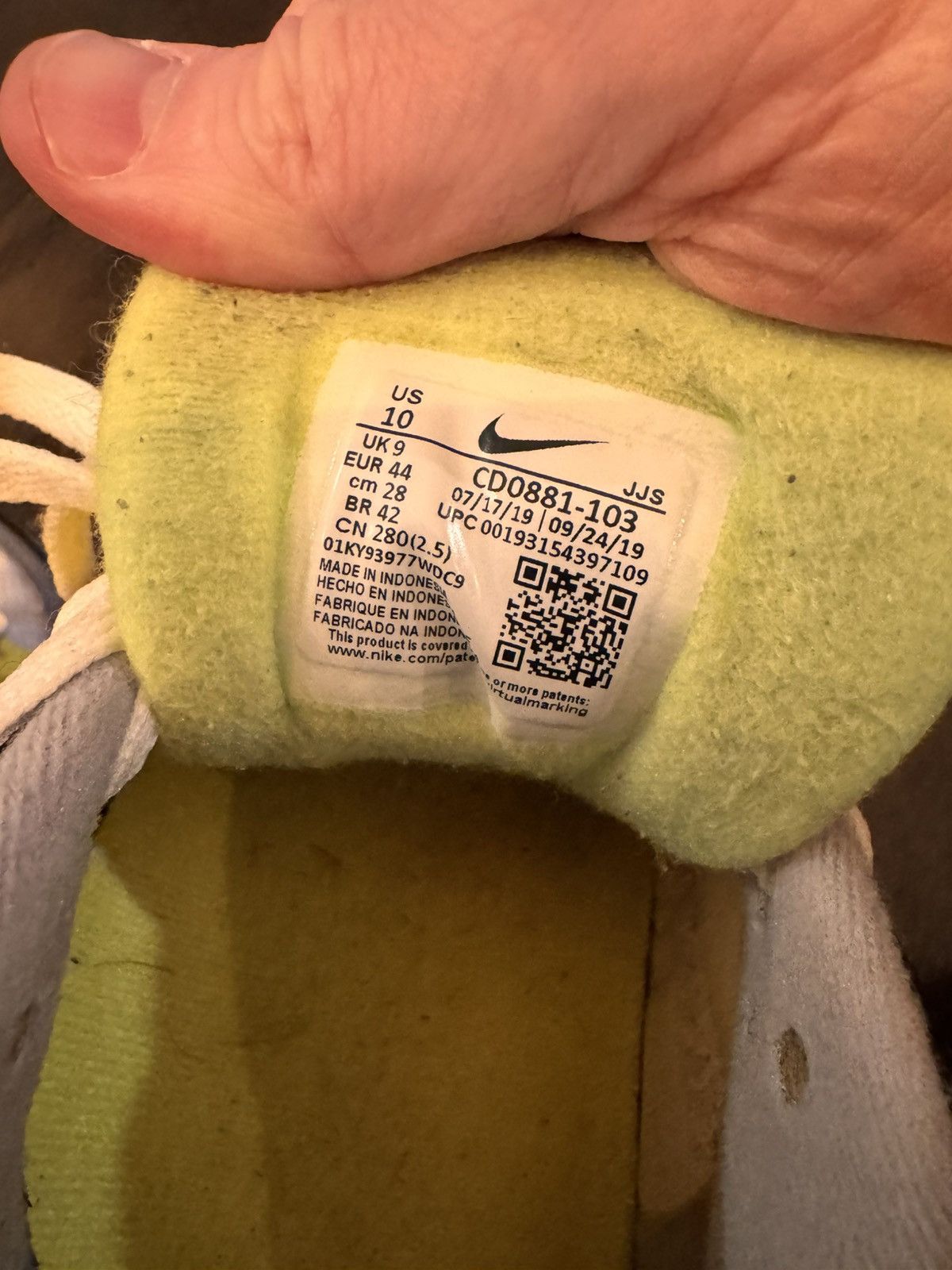 Nike akers Nike Air Max 90 Volt 2020 CD0881-103 Size US 10 / EU 43 - 4 Thumbnail