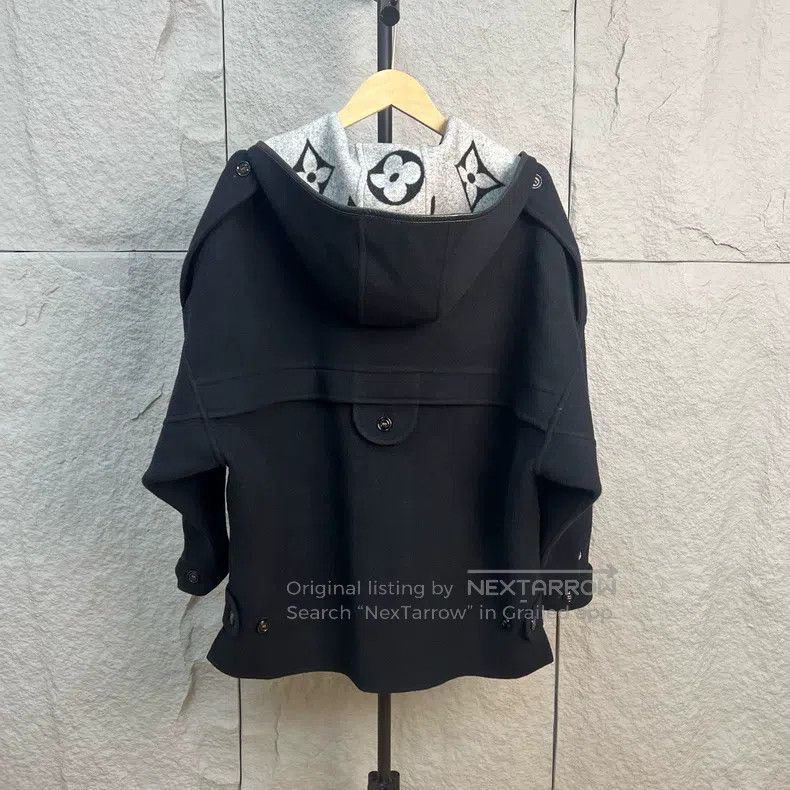 Louis Vuitton Louis Vuitton Cropped black print large logo wool jacket Size XS / US 0-2 / IT 36-38 - 2 Thumbnail