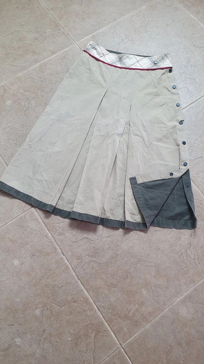 Burberry Vinage Rare girls women's skirts Burberry biege Midi Size 23" - 10 Thumbnail