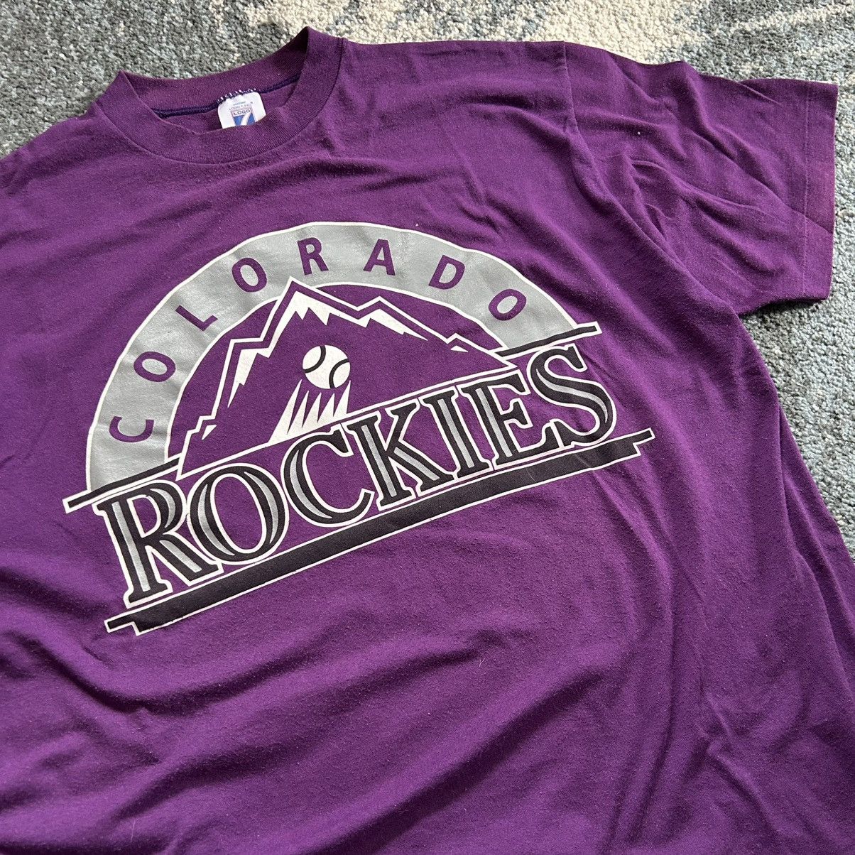 Logo 7 90s COLORADO ROCKiES HiGH NECK SiNGLE STiTCH MLB TEE PURPLE Size US XL / EU 56 / 4 - 1 Thumbnail