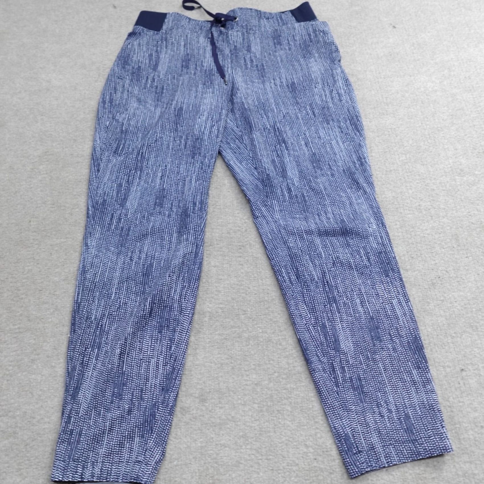 Athleta Athleta Pants 10 Blue Dotted Drawstring Stretch Waist Batik Women Regular Size 10 Color Blue Polyester Spandex Ankle Straight Size 32" / US 10 / IT 46 - 2 Thumbnail