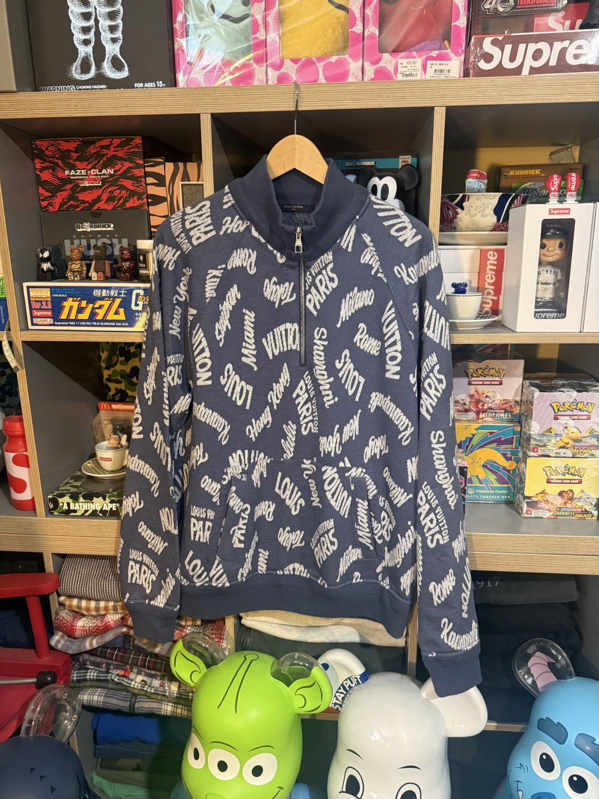 Louis Vuitton Louis Vuitton Cities 2018 Quarter-Zip Pullover Size US XL / EU 56 / 4 - 1 Thumbnail