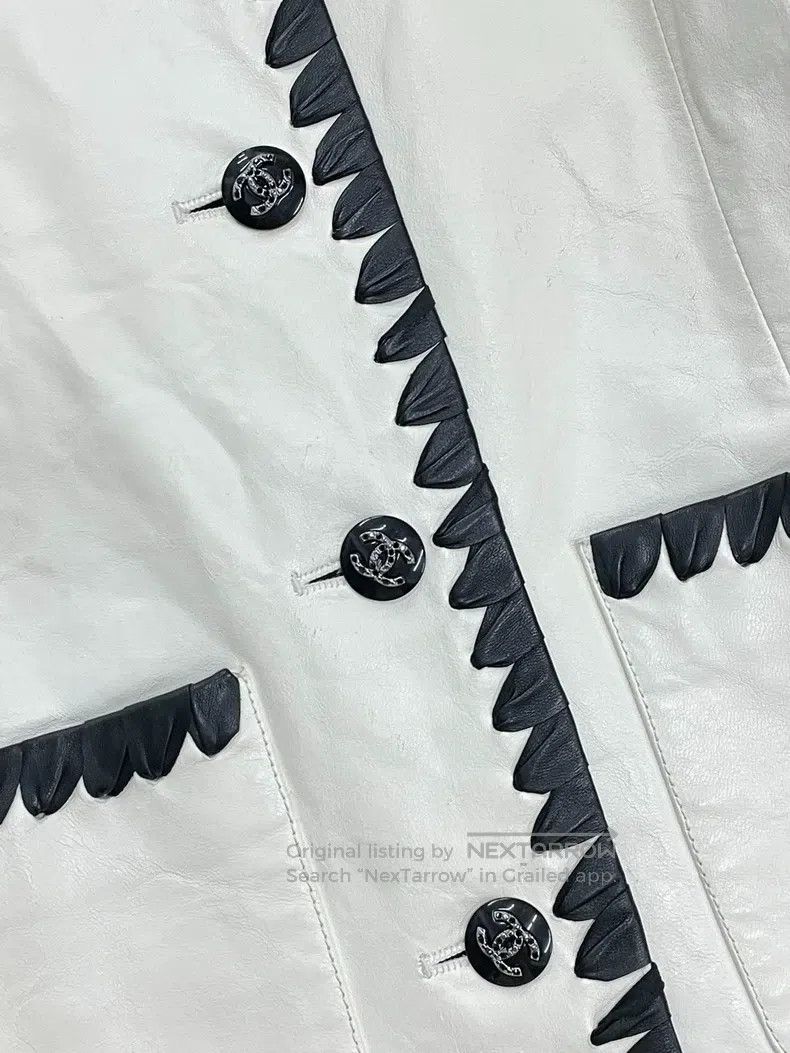 Chanel Chanel White, black, black, diamond-buttoned leather jacke Size XS / US 0-2 / IT 36-38 - 2 Thumbnail