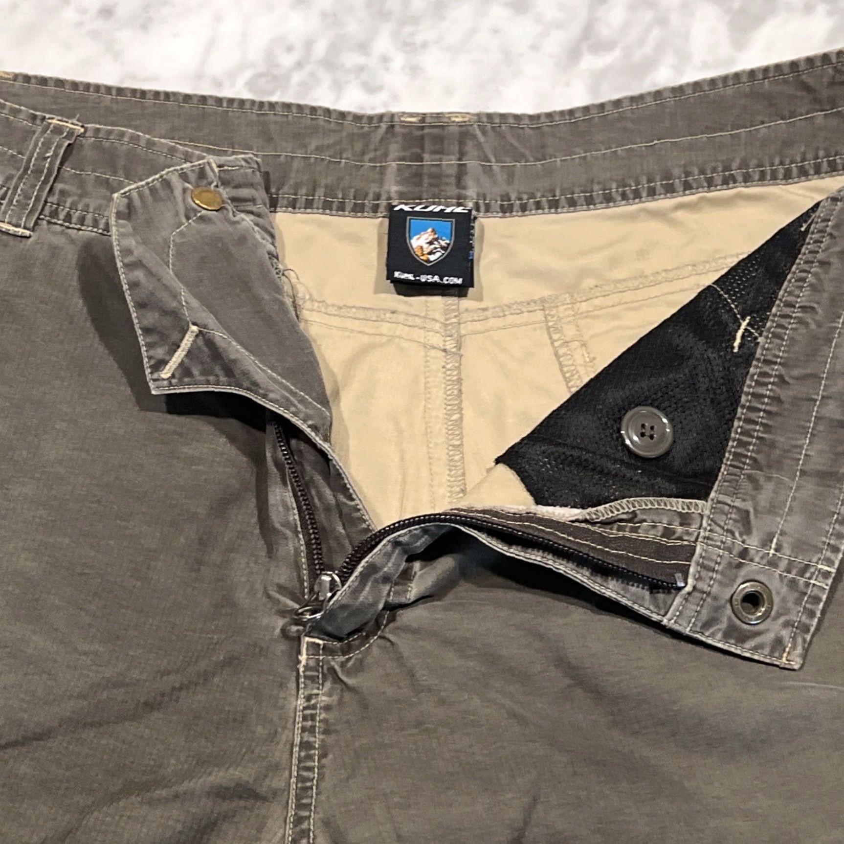 Vintage VINTAGE Kuhl Mens Shorts 36 Gray Cargo Outdoor Hiking Casual Summer Spring Fall Size US 36 / EU 52 - 7 Thumbnail