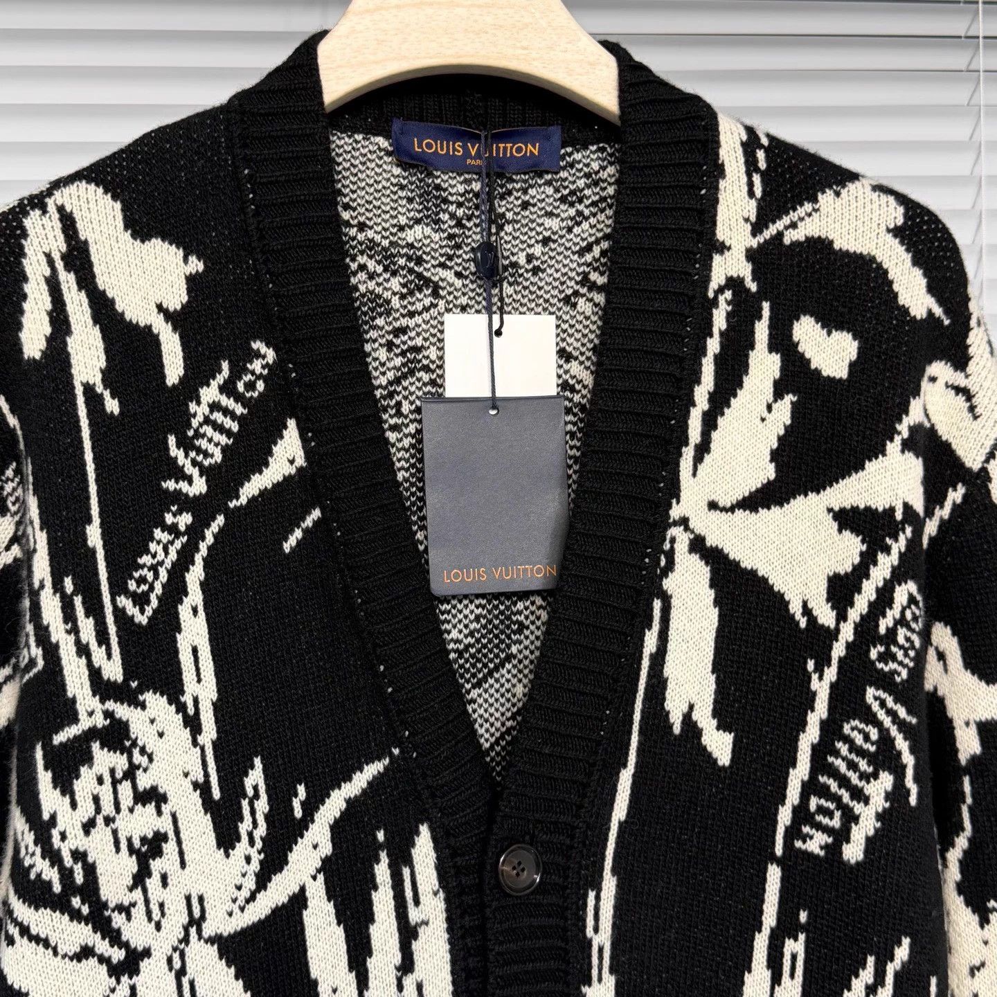 Louis Vuitton LV knit cardigan black coconut tree jacquard S Size US S / EU 44-46 / 1 - 3 Thumbnail