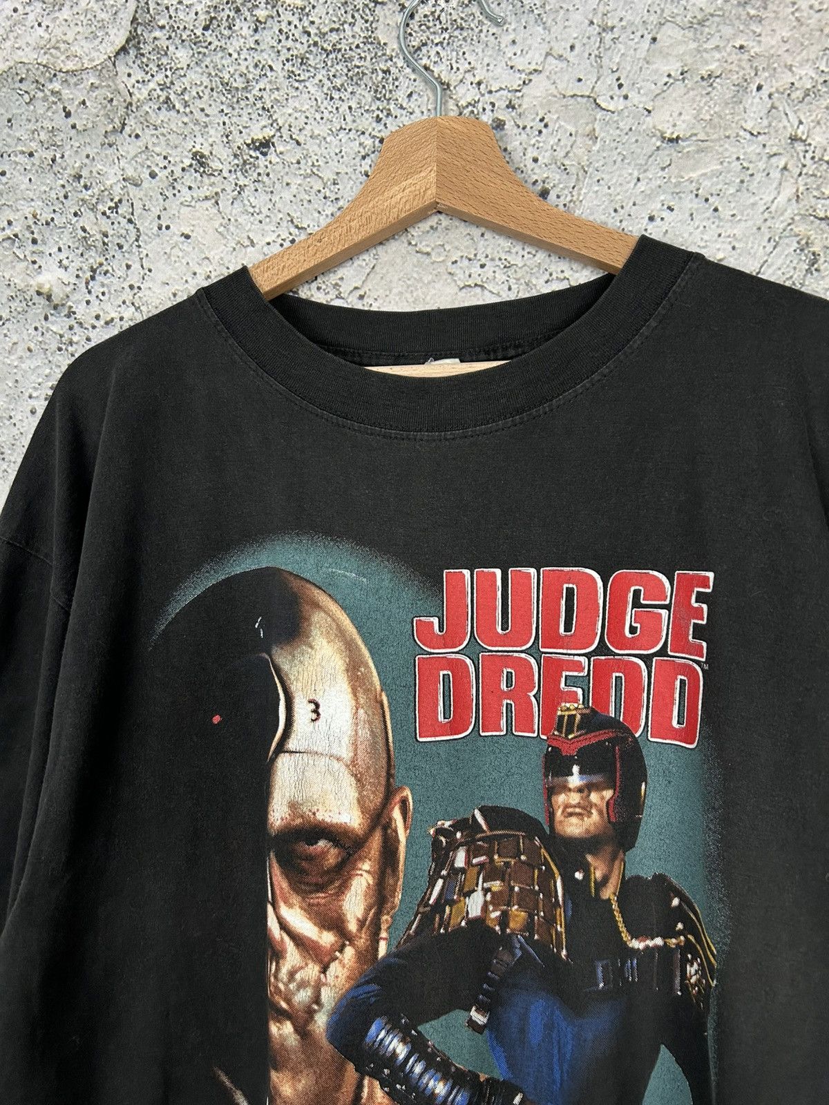 Vintage Vintage Judge Dredd 1995 Movie Graphic Tee Archive Rare Size US XL / EU 56 / 4 - 3 Thumbnail