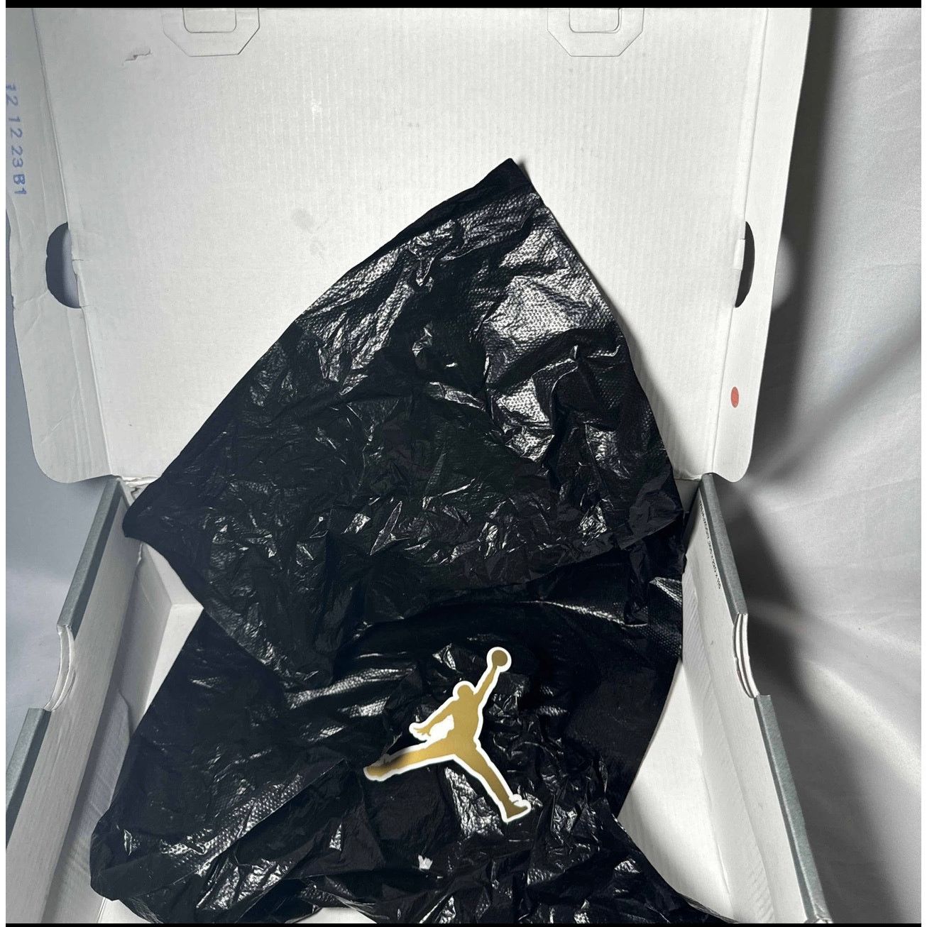 Jordan Brand × Nike Size 6 Nike Air Jordan 11 Retro Low GS Space Jam Men's Shoes Size US 6 / EU 39 - 10 Thumbnail