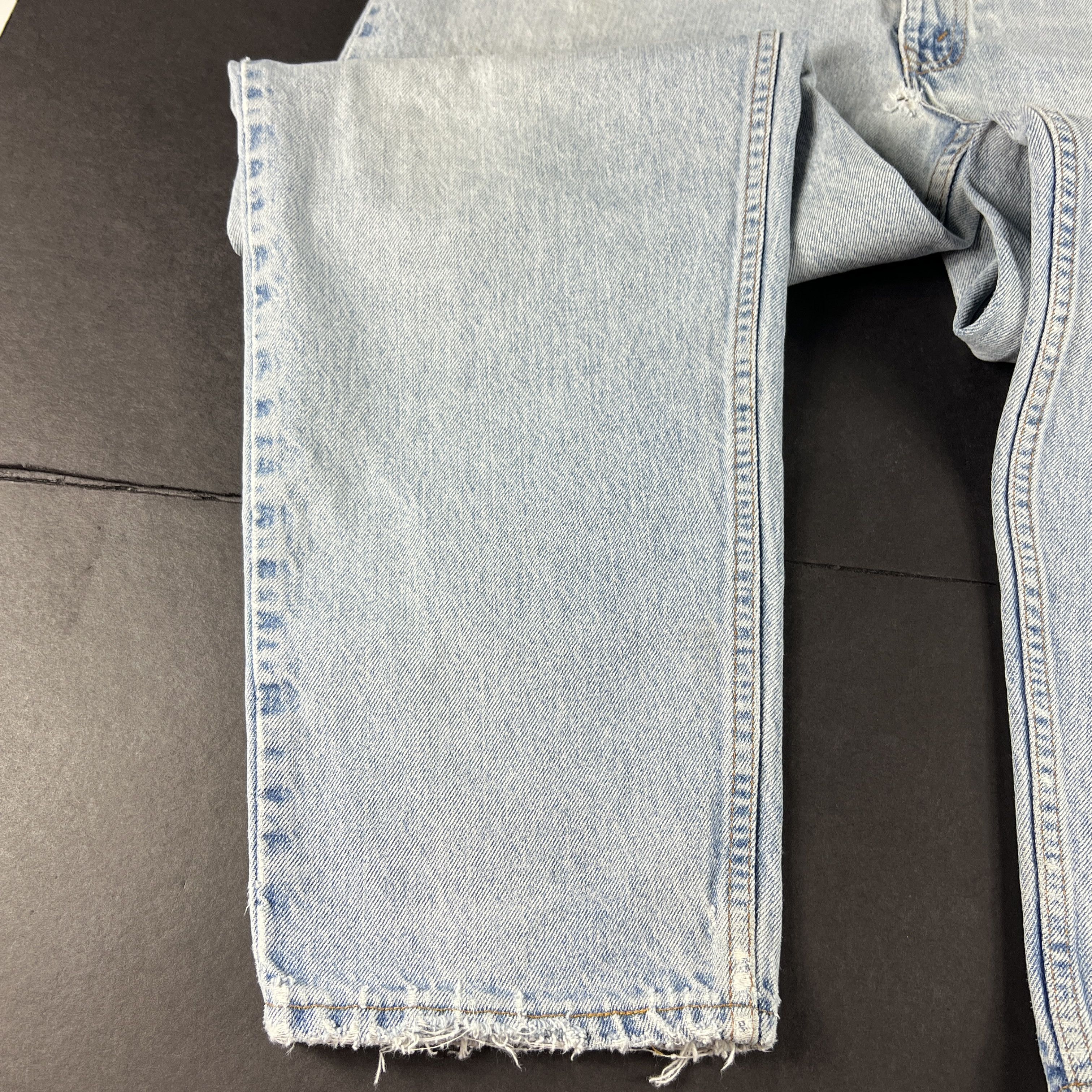Levi's × Vintage VTG 90s Levi's Jeans 560 Loose Tapered Blue Thrashed Denim Size US 36 / EU 52 - 10 Thumbnail