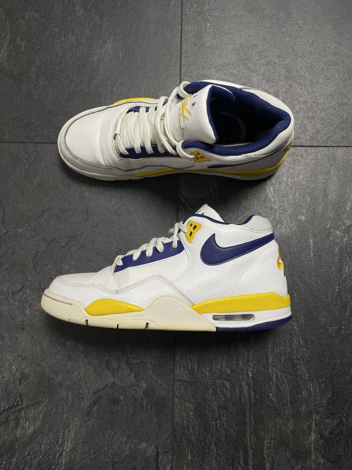 Vintage Nike Flight Legacy Lakers Size US 10 / EU 43 - 7 Thumbnail
