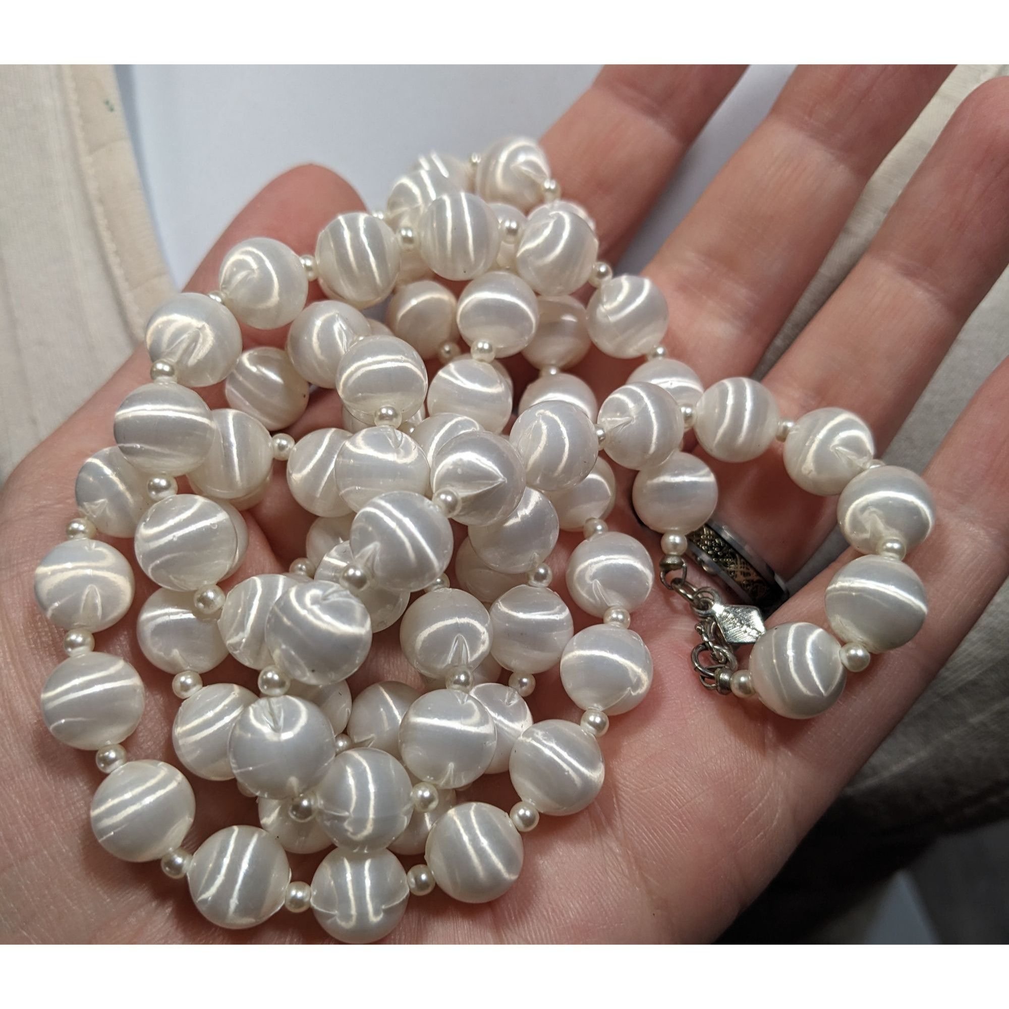 Other Vintage Sarah Coventry White Silk Beaded Necklace Size ONE SIZE - 4 Thumbnail