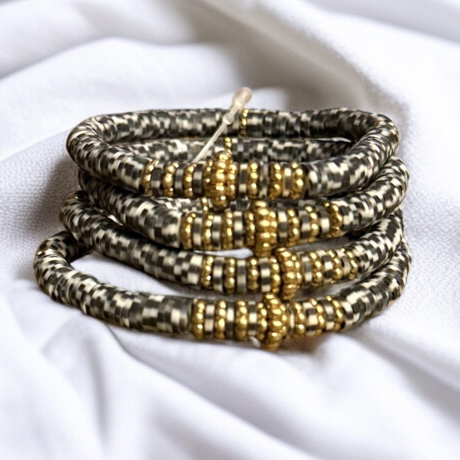 Other Black and white heshi bead stretch bracelets Size ONE SIZE - 1 Thumbnail