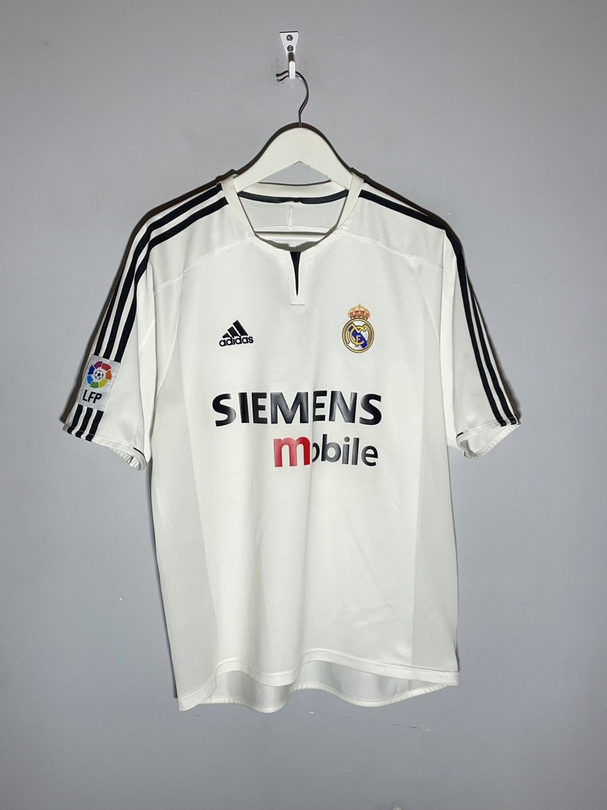 Adidas × Vintage #23 David Beckham Real Madrid Adidas 2003/04 Home Jersey Size US XL / EU 56 / 4 - 2 Thumbnail