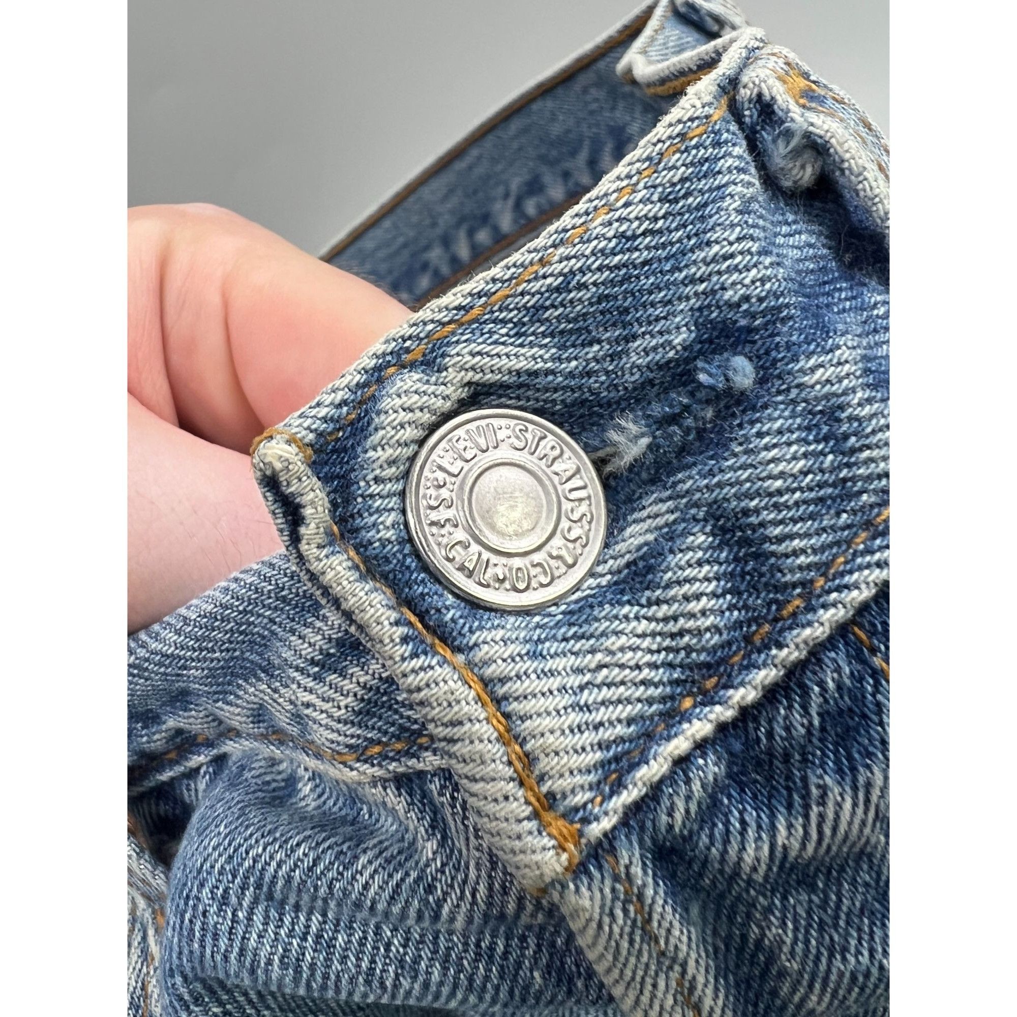 Levi's Levi’s 501 Made in USA Light Wash Denim Jeans Pants (Y0895) Size US 32 / EU 48 - 6 Thumbnail