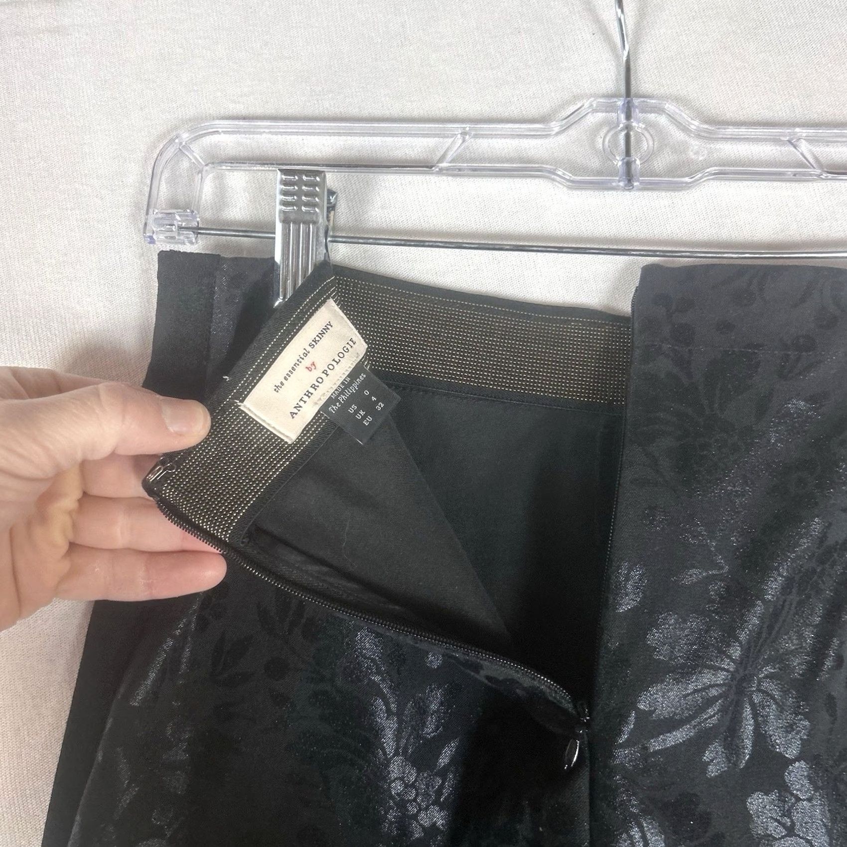 Anthropologie Anthropologie The Essential Skinny Pants Womens 0 Black Jacquard Brocade Foil Dress Pants Skinny Inseam 26in Black Womens 0 Pants Size 25" / US 0 / IT 36 - 4 Thumbnail