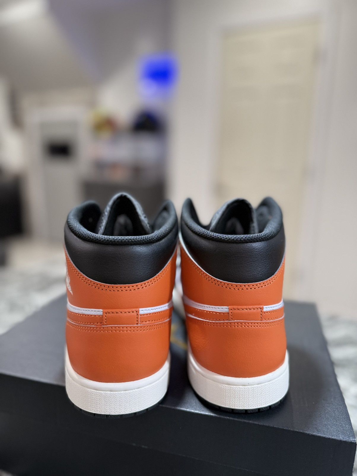 Jordan Brand Jordan 1 Mid Black Toe Starfish Size 11M/12.5W Size US 11 / EU 44 - 3 Thumbnail