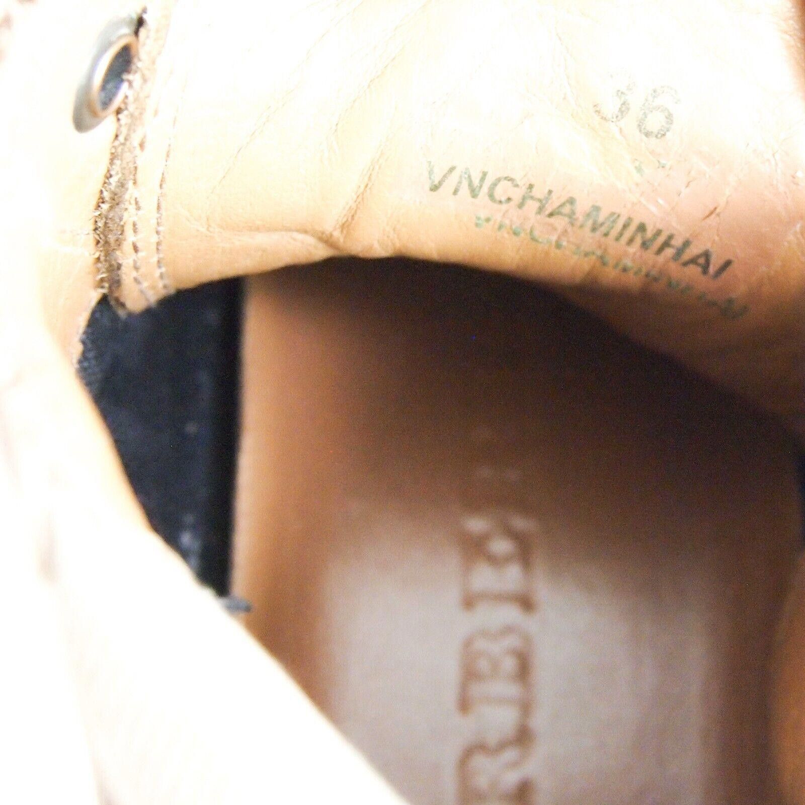Burberry Burberry Nova Check Sneakers Brown Leather EU 36 US 6 Size US 6 / IT 36 - 8 Thumbnail