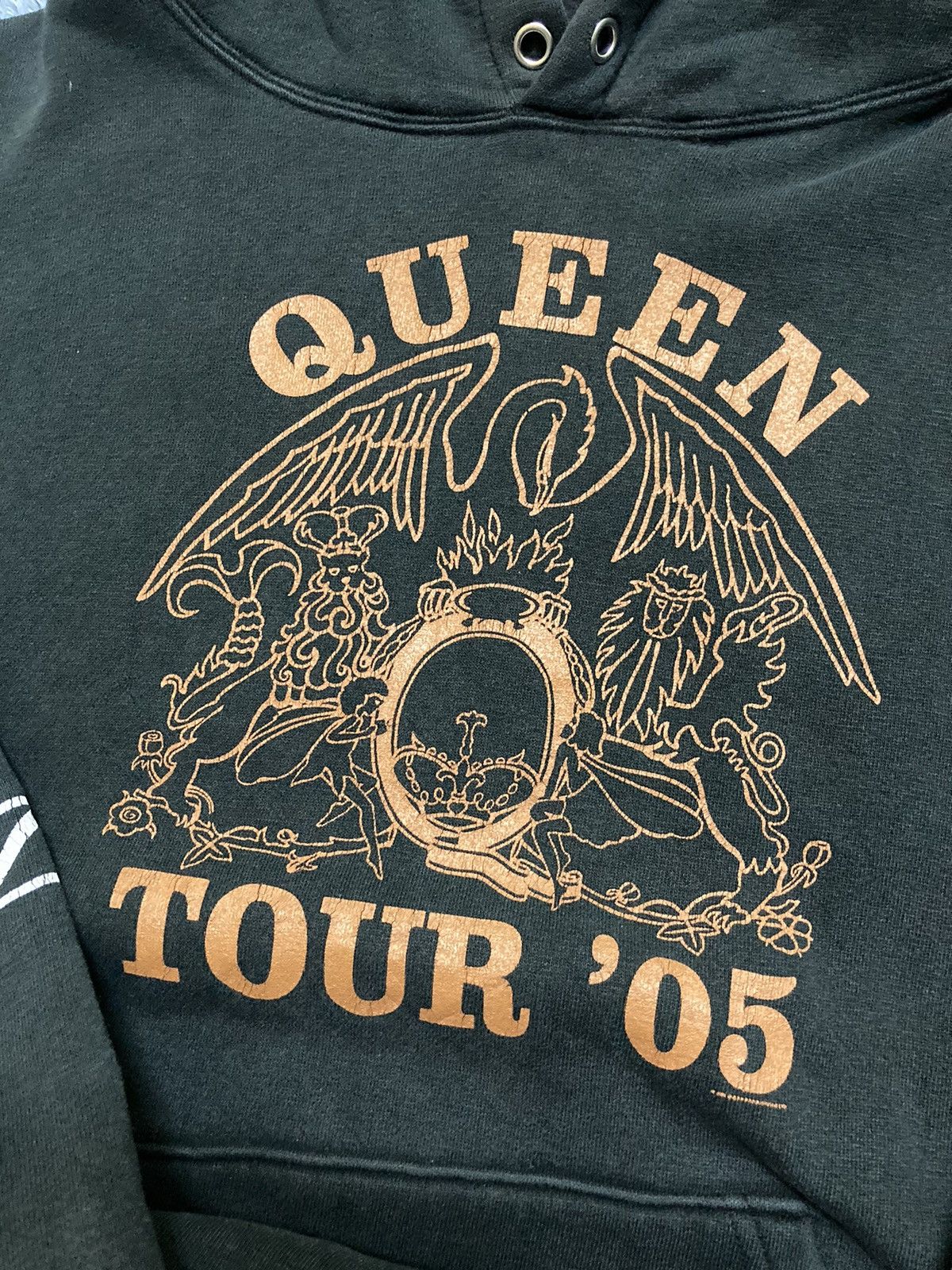 Band Tees VINTAGE QUEEN HOODIE Size US M / EU 48-50 / 2 - 9 Thumbnail