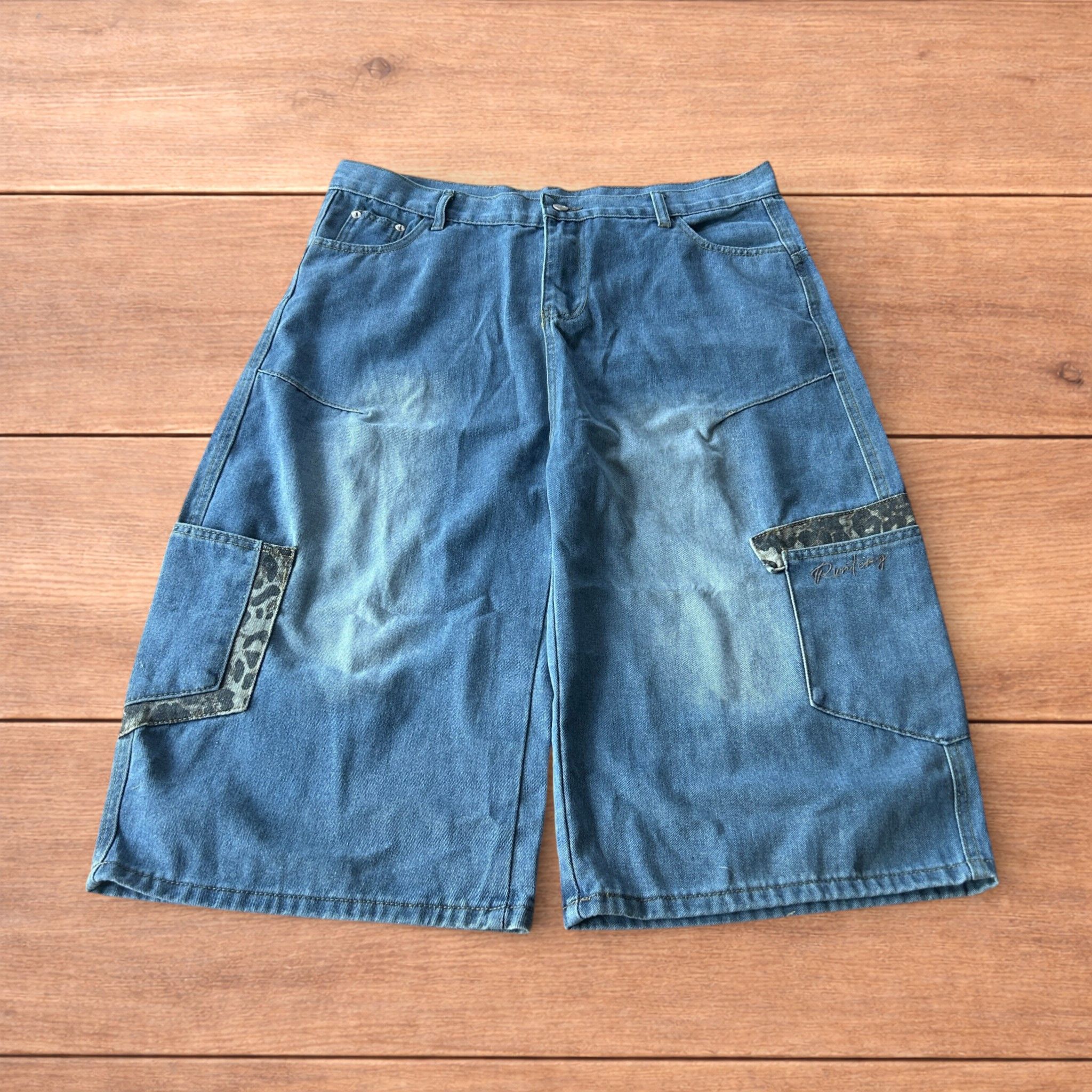 Japanese Brand Vintage style baggy jorts shorts w. leopard print in blue. Size US 36 / EU 52 - 2 Thumbnail