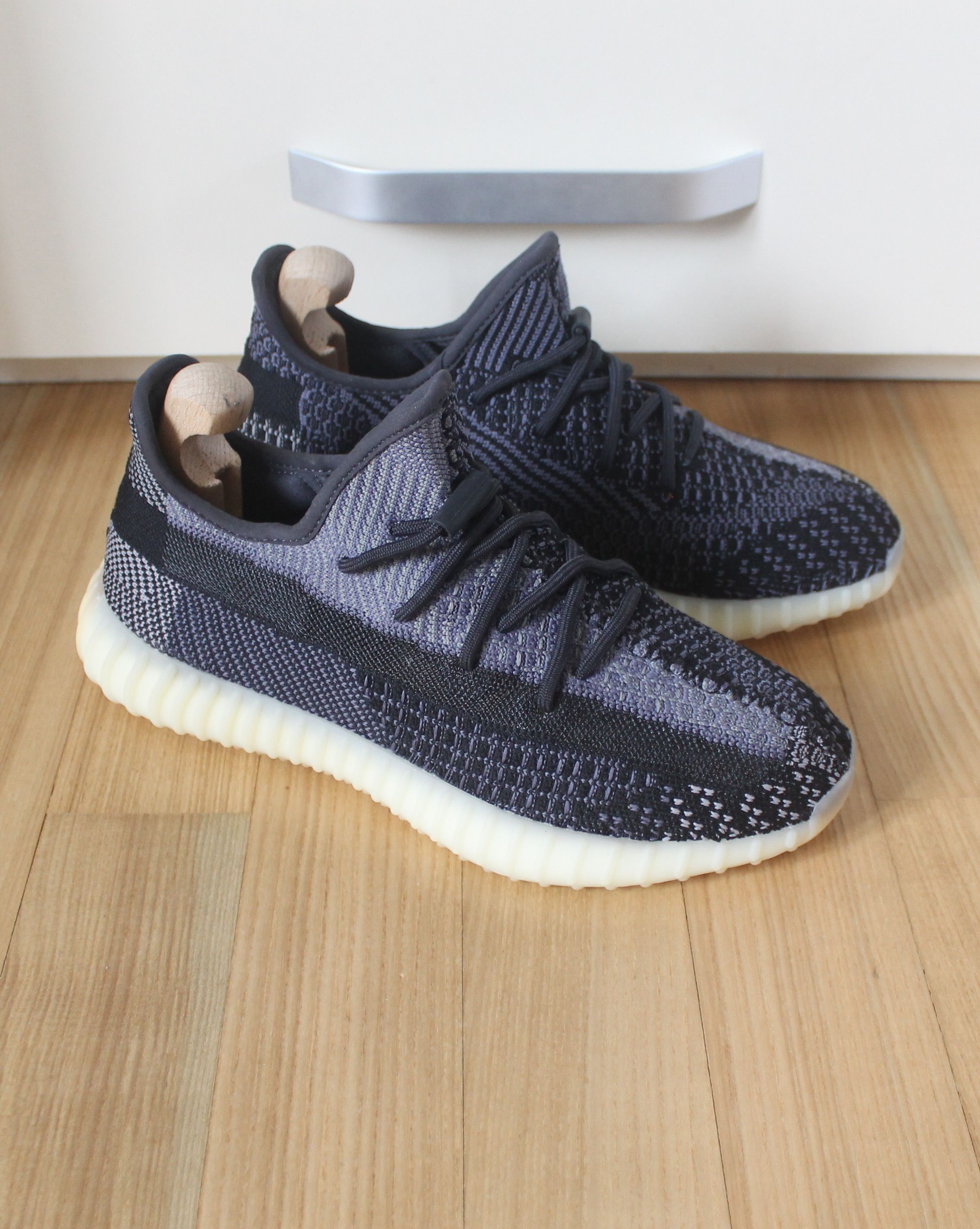 Adidas Yeezy Boost 350 V2 Carbon FZ5000 Size US 9 / EU 42 - 2 Thumbnail
