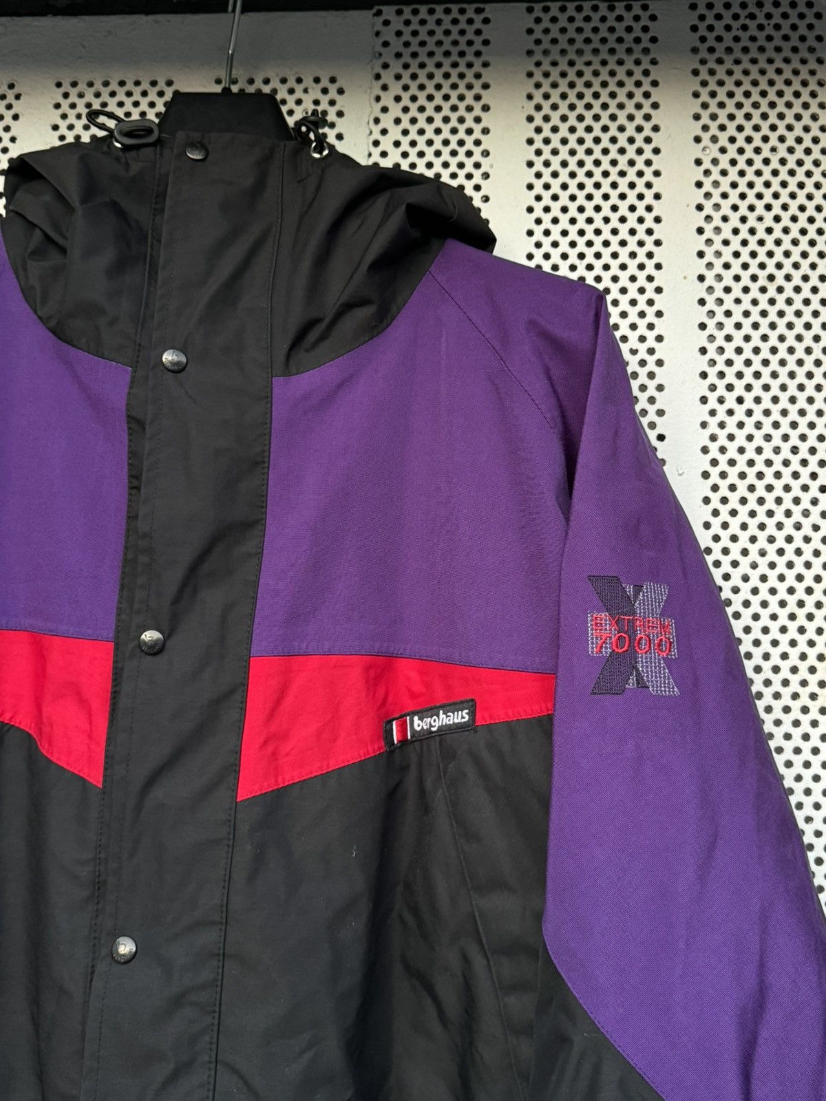 Berghaus × Vintage Vintage Berghaus Extreme 7000 GoreTex Hiking Jacket XL Size US XL / EU 56 / 4 - 2 Thumbnail