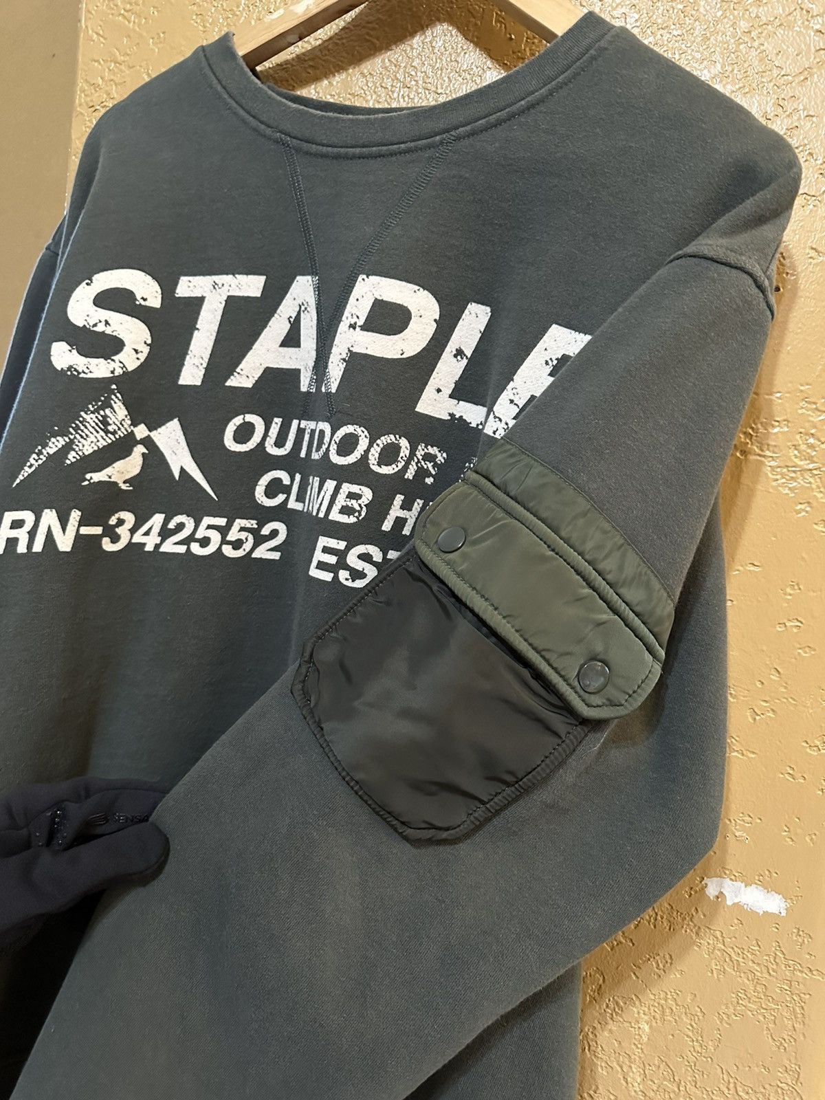 Staple 🪖 Staple Pigeon utility pocket sweatshirt xl army green Size US XL / EU 56 / 4 - 2 Thumbnail