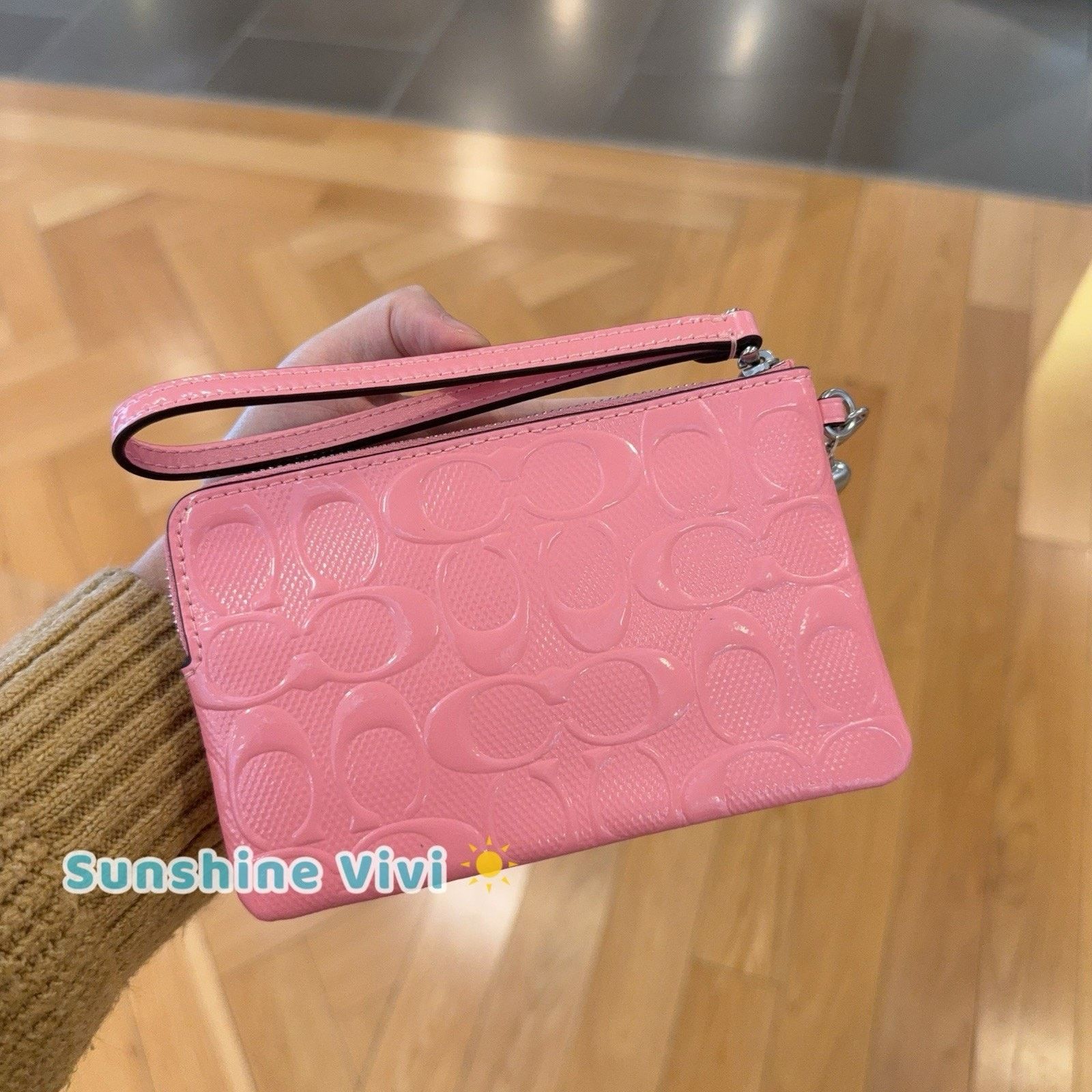 Coach NWT COACH Corner Zip Wristlet Heart Charm CDF04 Silver Pink Size ONE SIZE - 4 Thumbnail