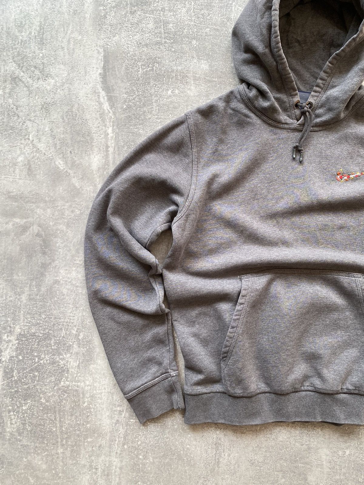 Nike × Vintage Vintage Nike Swoosh Embroidery Flowers Hoodie Size US M / EU 48-50 / 2 - 4 Thumbnail
