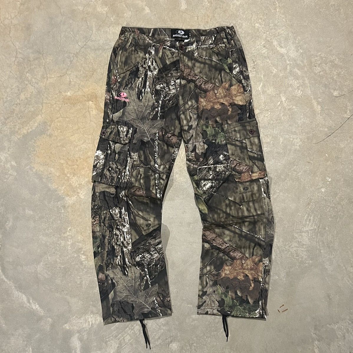 Mossy Oaks × Vintage Crazy Vintage Y2K Mossy Oaks Woodland Camo Baggy Cargo Pants Size US 33 - 1 Thumbnail