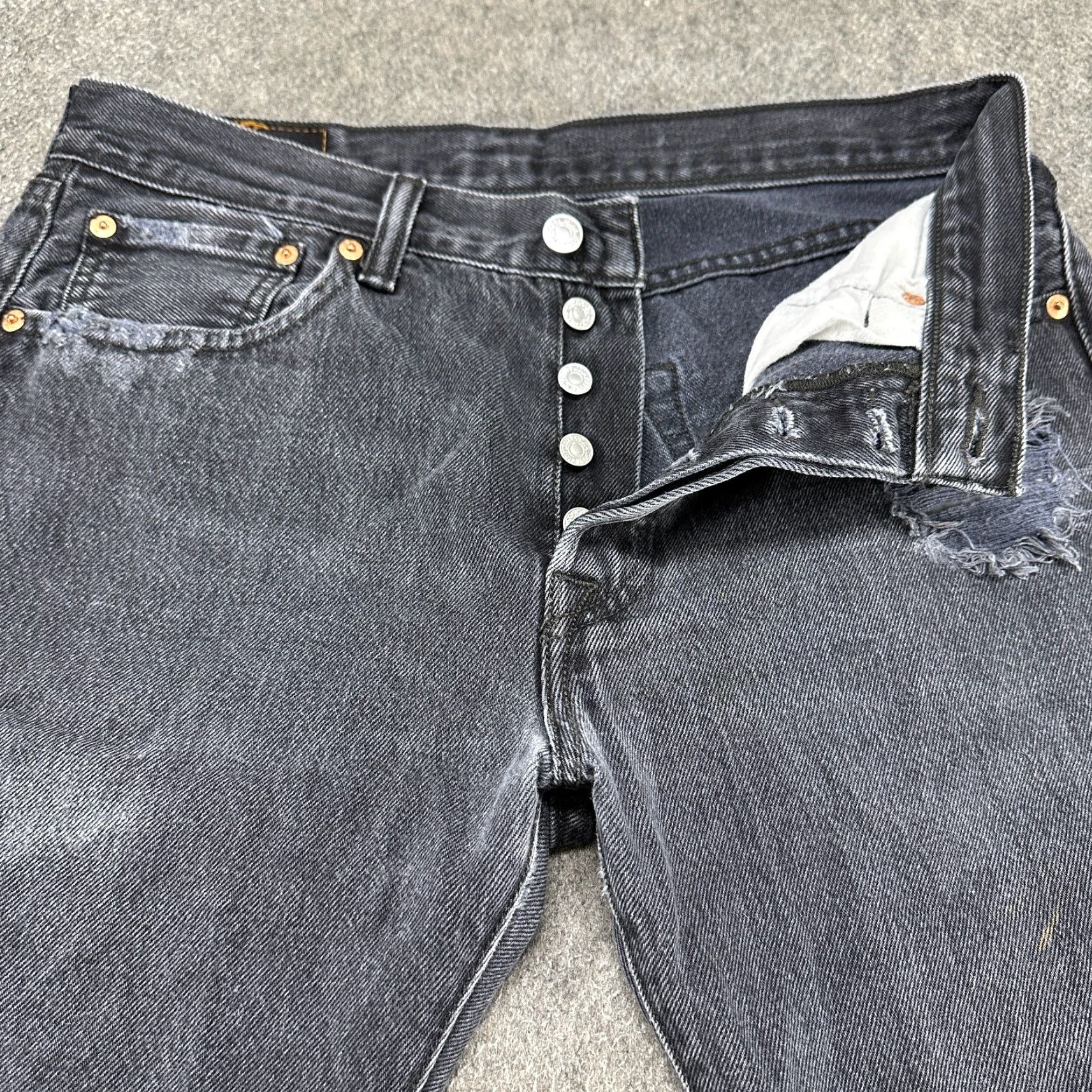 Levi's VINTAGE Levi's 501 Jeans Men 32x32 Black Distressed Straight Regular Denim 5-Pocket USA 80s 90s Hip Hop Cowboy Mens Size US 32 / EU 48 - 2 Thumbnail