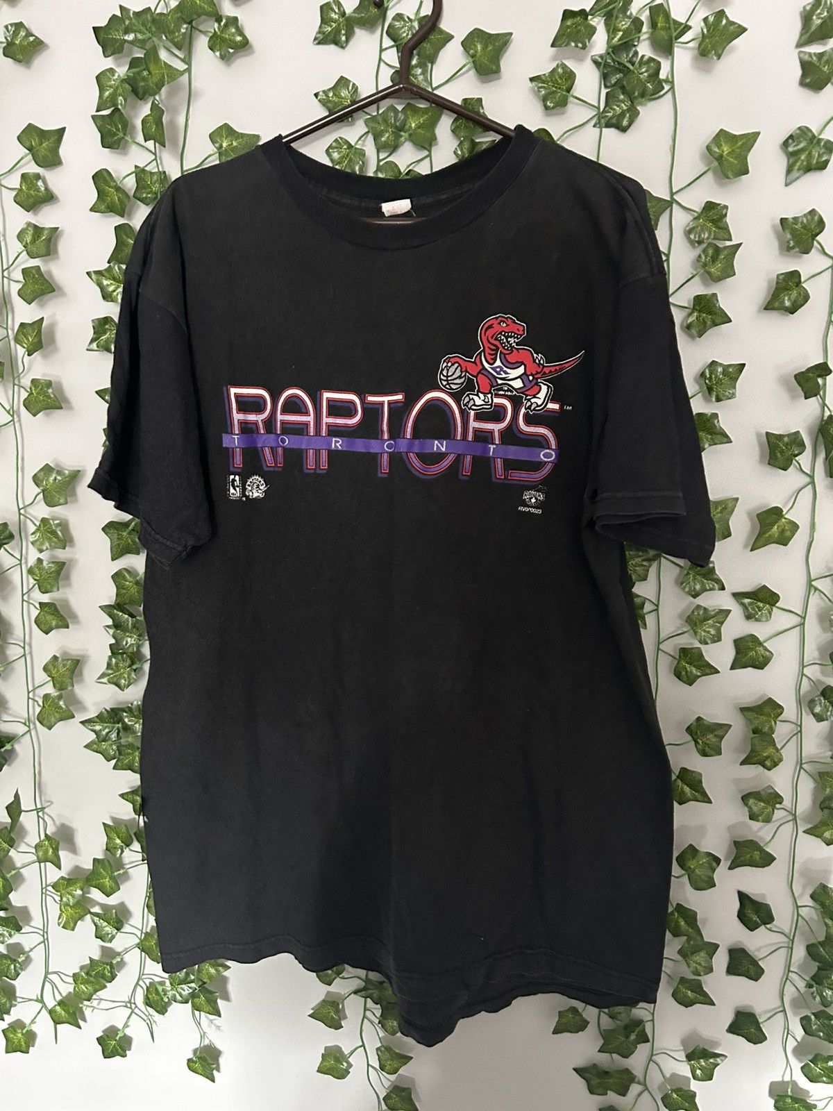 NBA Vintage 1994 Toronto Raptors NBA Basketball Graphic Tee Size US XL / EU 56 / 4 - 1 Thumbnail