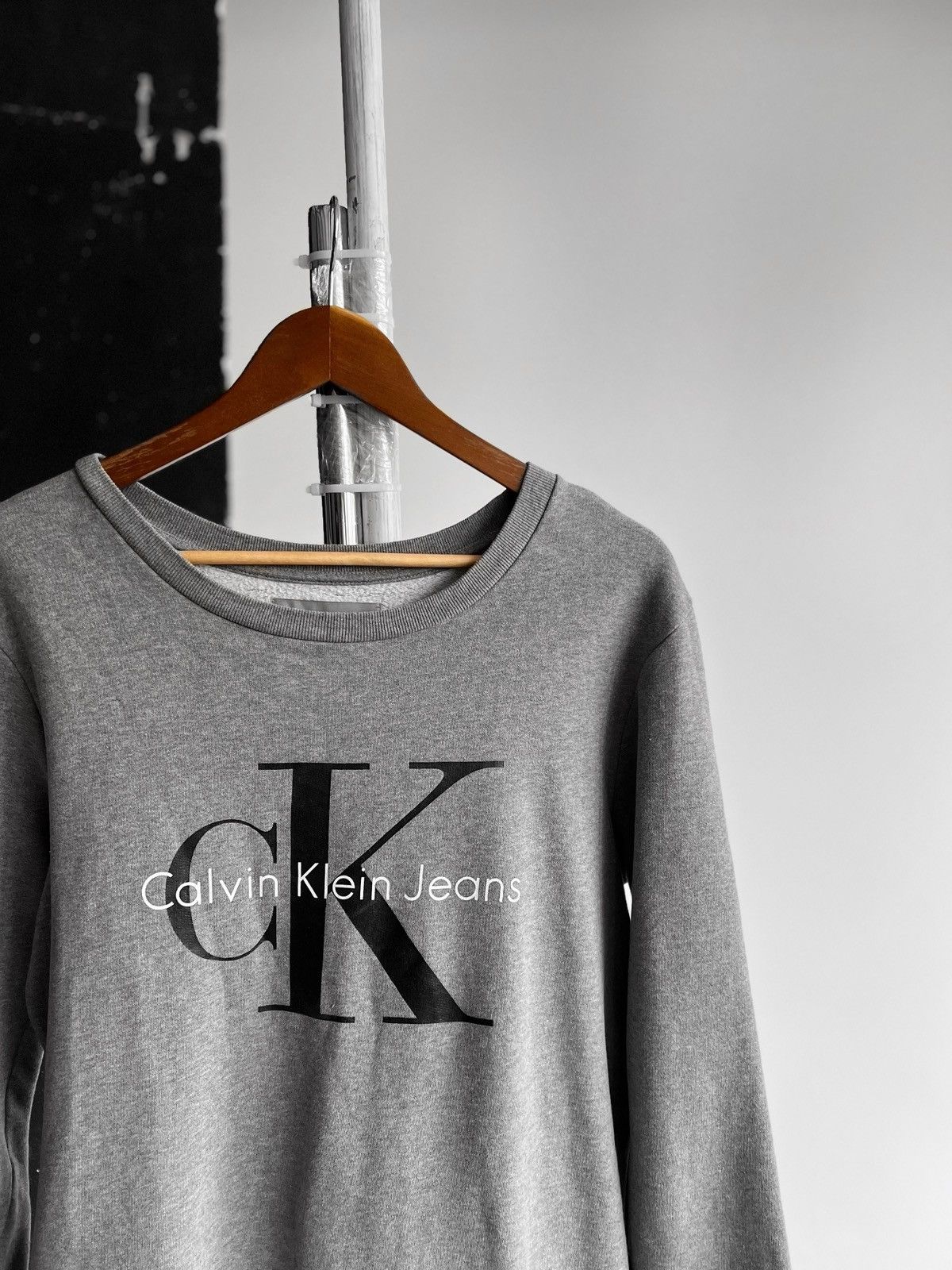 Calvin Klein × Designer Calvin Klein Jeans Gray Long Sleeve Big Print Sweatshirt Size M / US 6-8 / IT 42-44 - 2 Thumbnail
