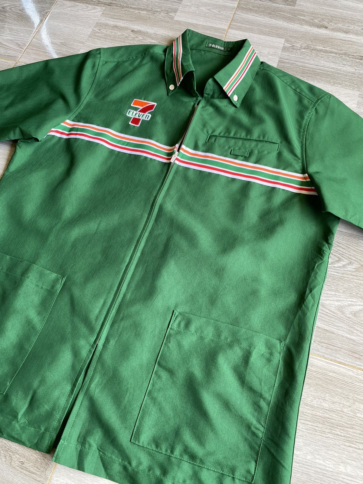 Japanese Brand × Vintage VTG 7-ELEVEN Uniform Shirt/Jacket Zip Up Size US L / EU 52-54 / 3 - 9 Thumbnail