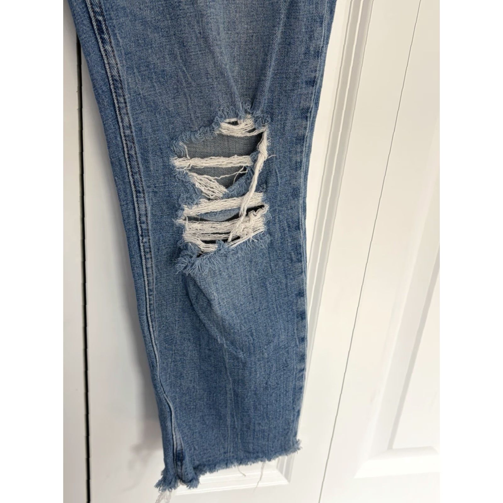 Abercrombie & Fitch Abercrombie & Fitch Curve Love Ankle Straight Ultra High Rise Jeans sz 4s 27 Blue Denim Distressed 5-Pocket Women's 90s Style Jeans Size 27" / US 4 / IT 40 - 6 Thumbnail