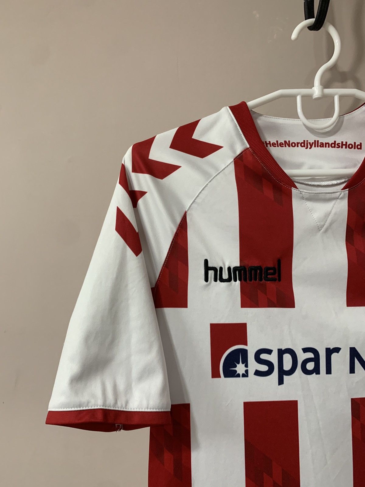 Hummel Aalborg BK 2017/18 Home Football Shirt Hummel Soccer Jersey Size US S / EU 44-46 / 1 - 3 Thumbnail