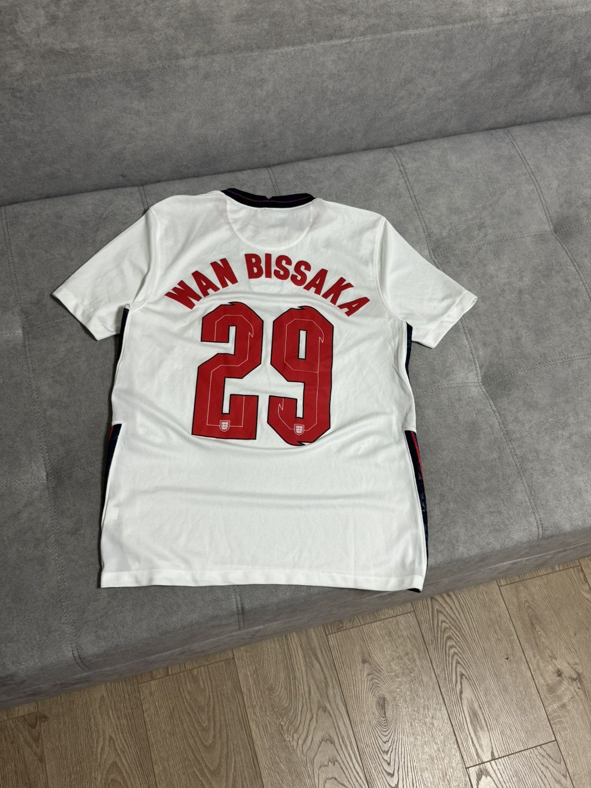 Nike Nike England Wan Bissaka 29 size M soccer jersey t-shirt Size US M / EU 48-50 / 2 - 4 Thumbnail