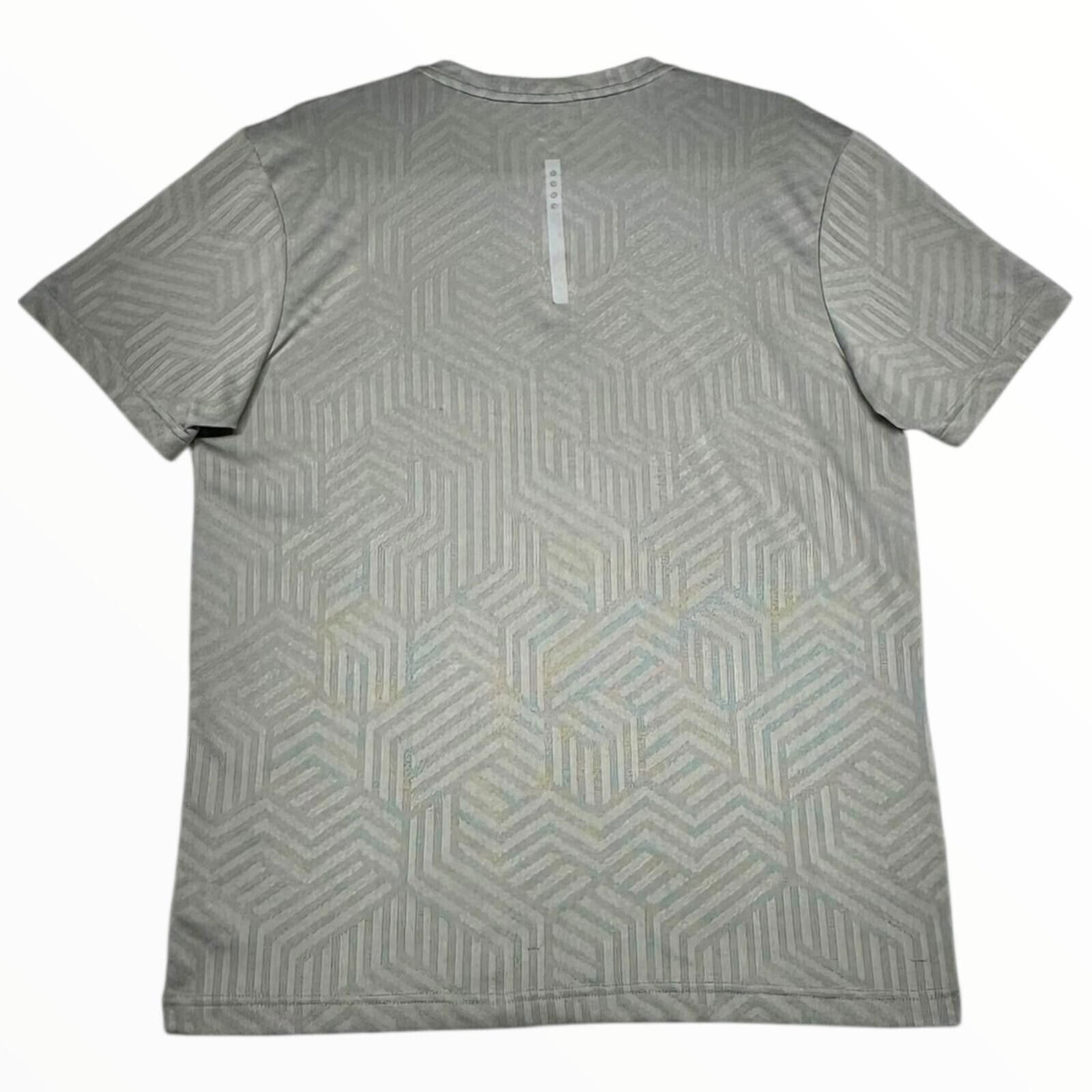 Other Soulux T-Shirt Men's UK Size M Grey Geometric Pattern Size US M / EU 48-50 / 2 - 5 Thumbnail