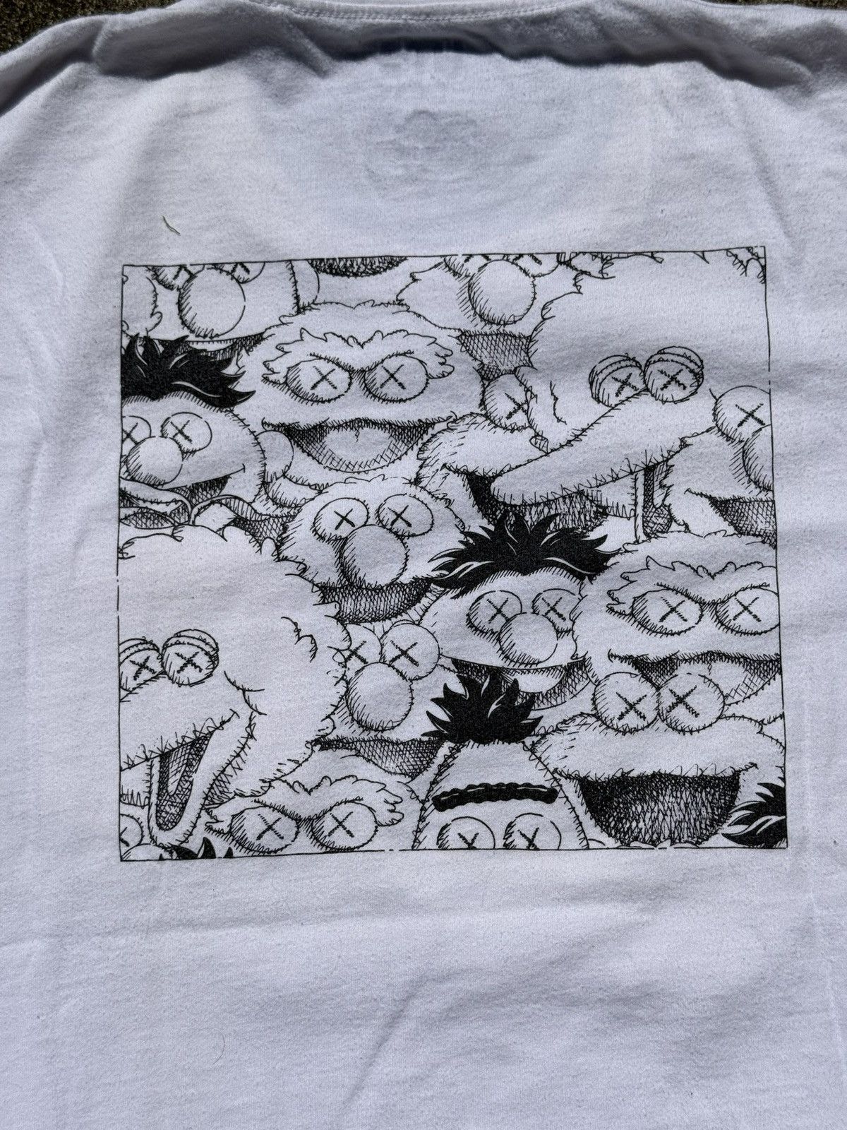 Kaws × Uniqlo White KAWS x Uniqlo x Sesame Street XX Pocket Tee Size US S / EU 44-46 / 1 - 6 Thumbnail