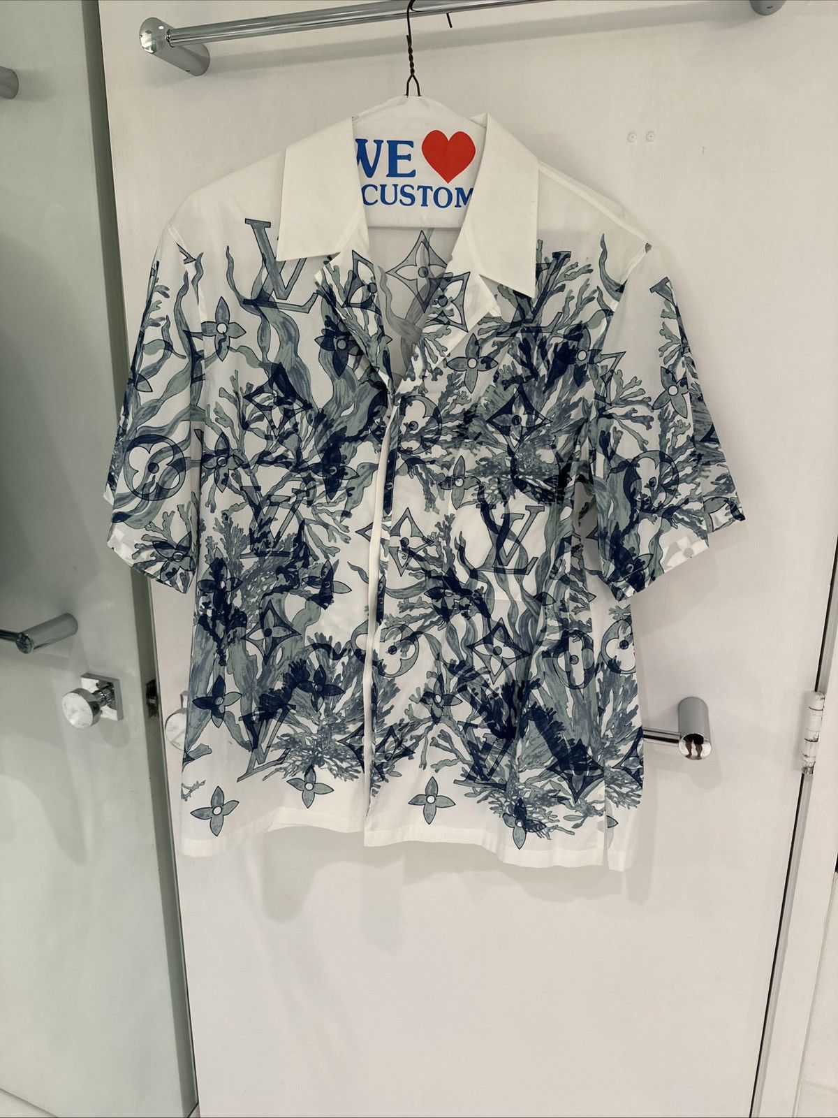Louis Vuitton Louis vuitton - size m - ss mens button up Size US M / EU 48-50 / 2 - 1 Thumbnail