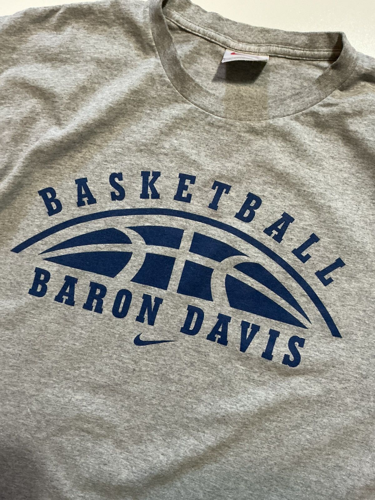 Nike Vintage Nike Basketball Baron Davis Center Swoosh T-Shirt Size US L / EU 52-54 / 3 - 7 Thumbnail
